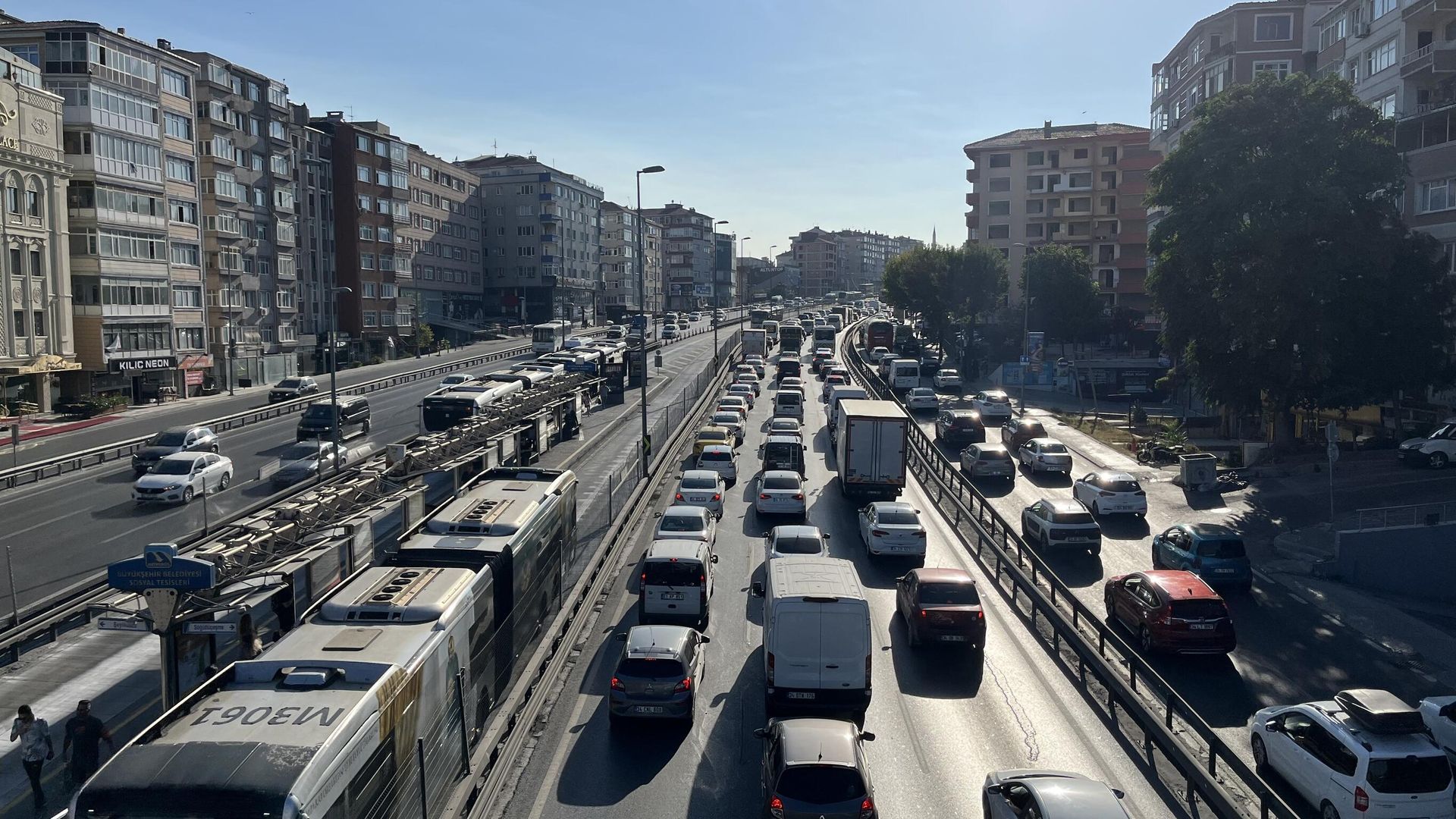 İstanbul'da toplu taşımaya zam geldi: Metro, metrobüs, taksi ve otobüs bileti fiyatları ne kadar oldu?
