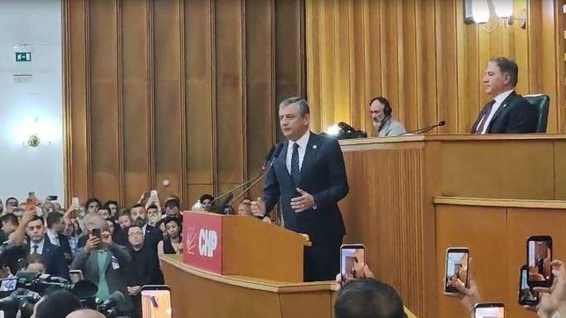Özgür Özel'den veda konuşması: 'Yeni partimizi kuruyoruz'