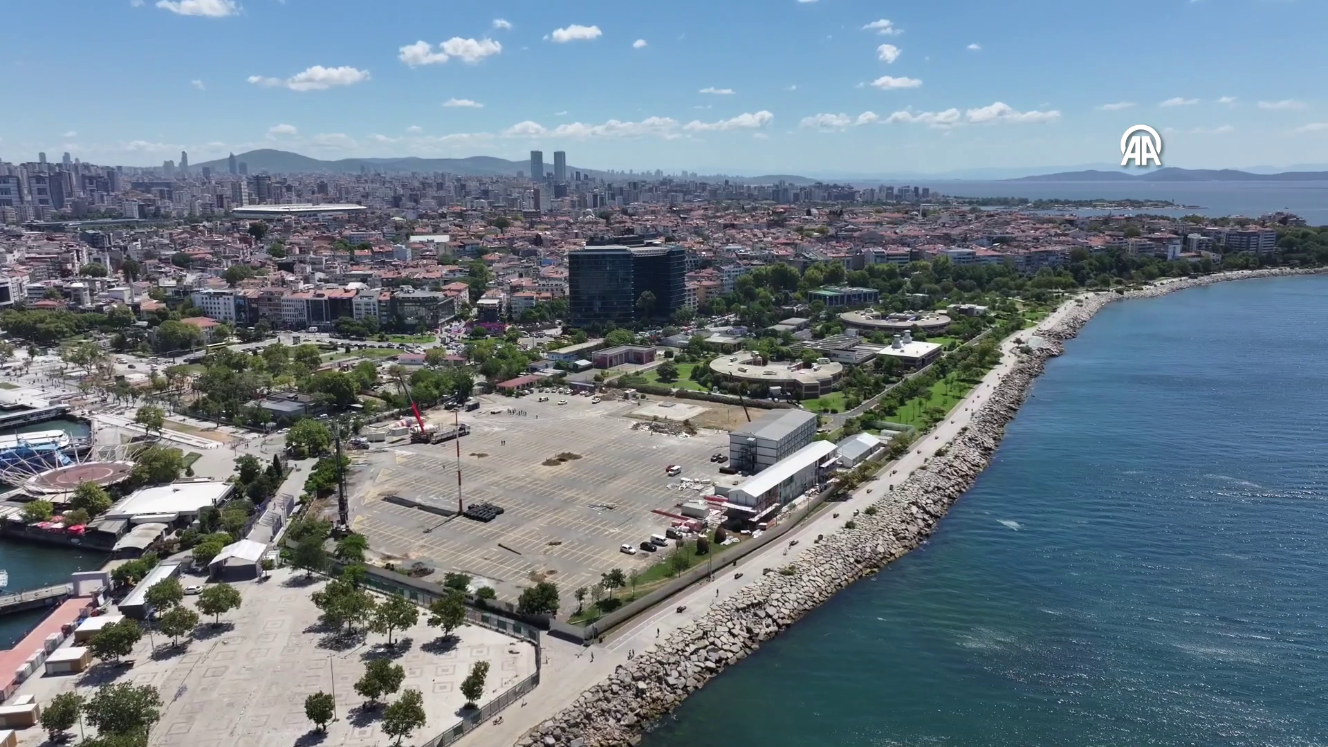 Kadıköy Rıhtım Camisi'nin inşaatı başladı: İlk kazık çakıldı, 3 yılda tamamlanması bekleniyor