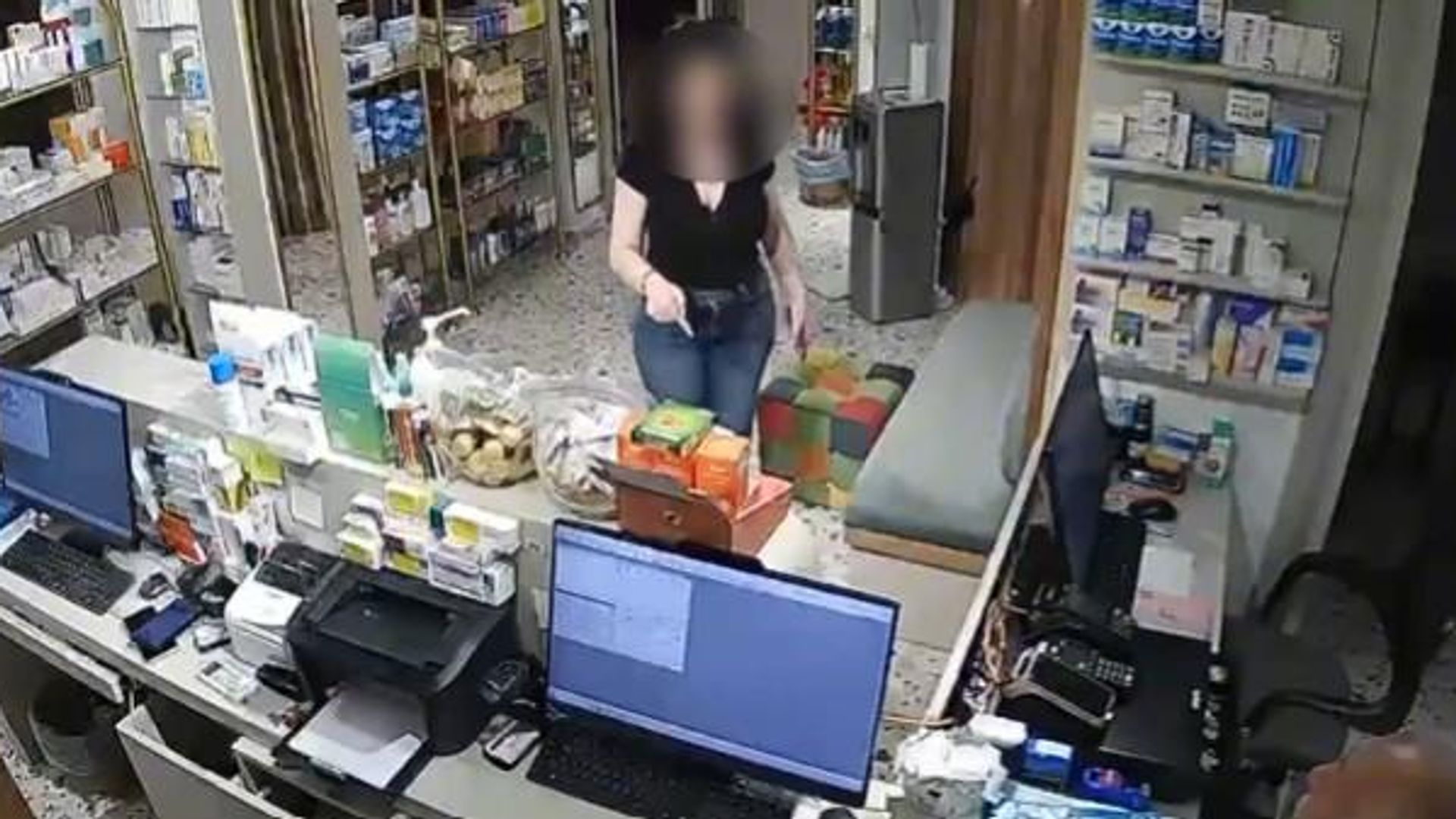 Taksiyle gelen kadın eczaneyi yağmaladı: Şüpheli cezaevine gönderildi