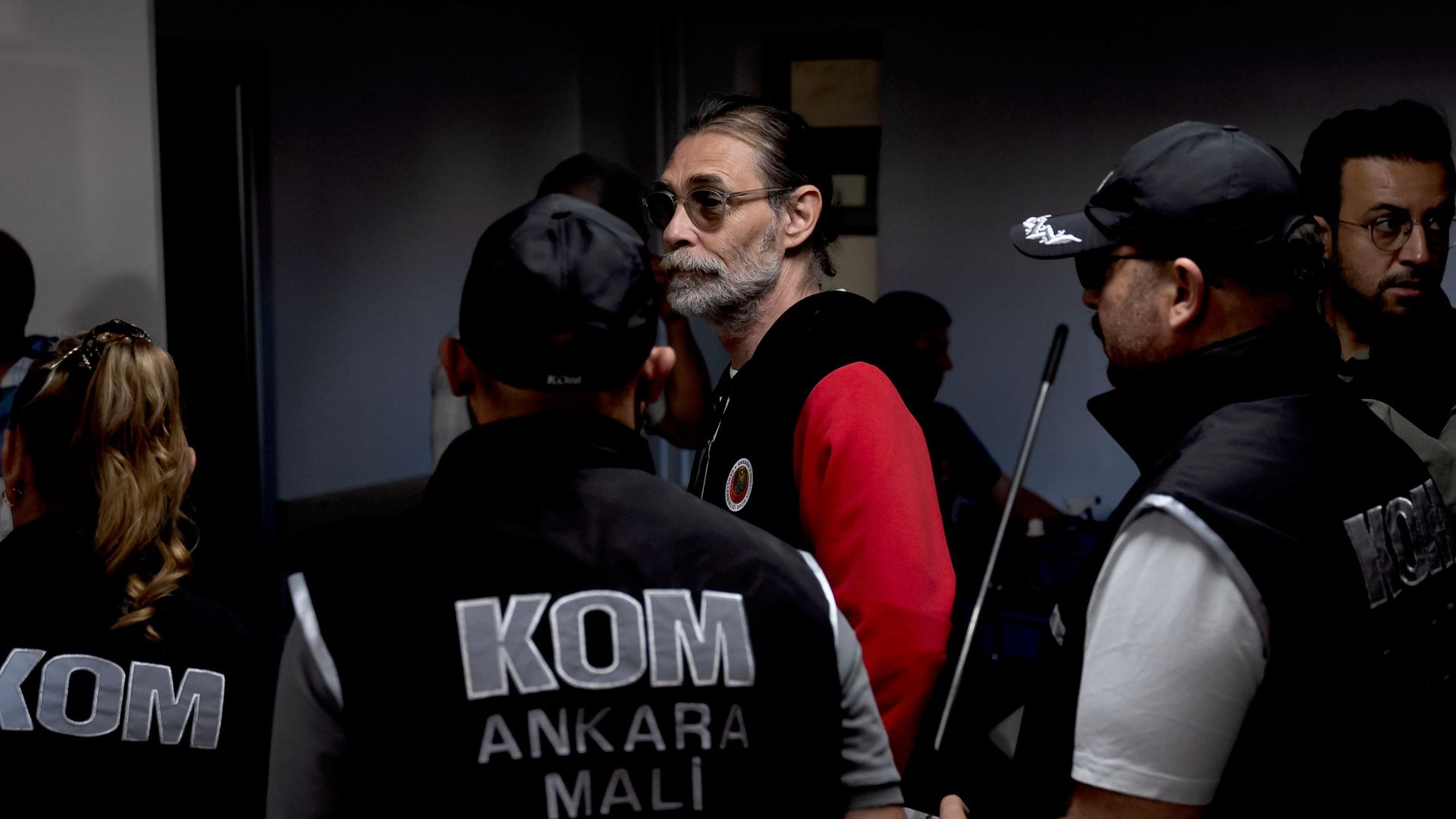 Etimesgut Belediyesi'ne operasyon: Belediye Başkanı Erdal Beşikçioğlu dahil gözaltılar var