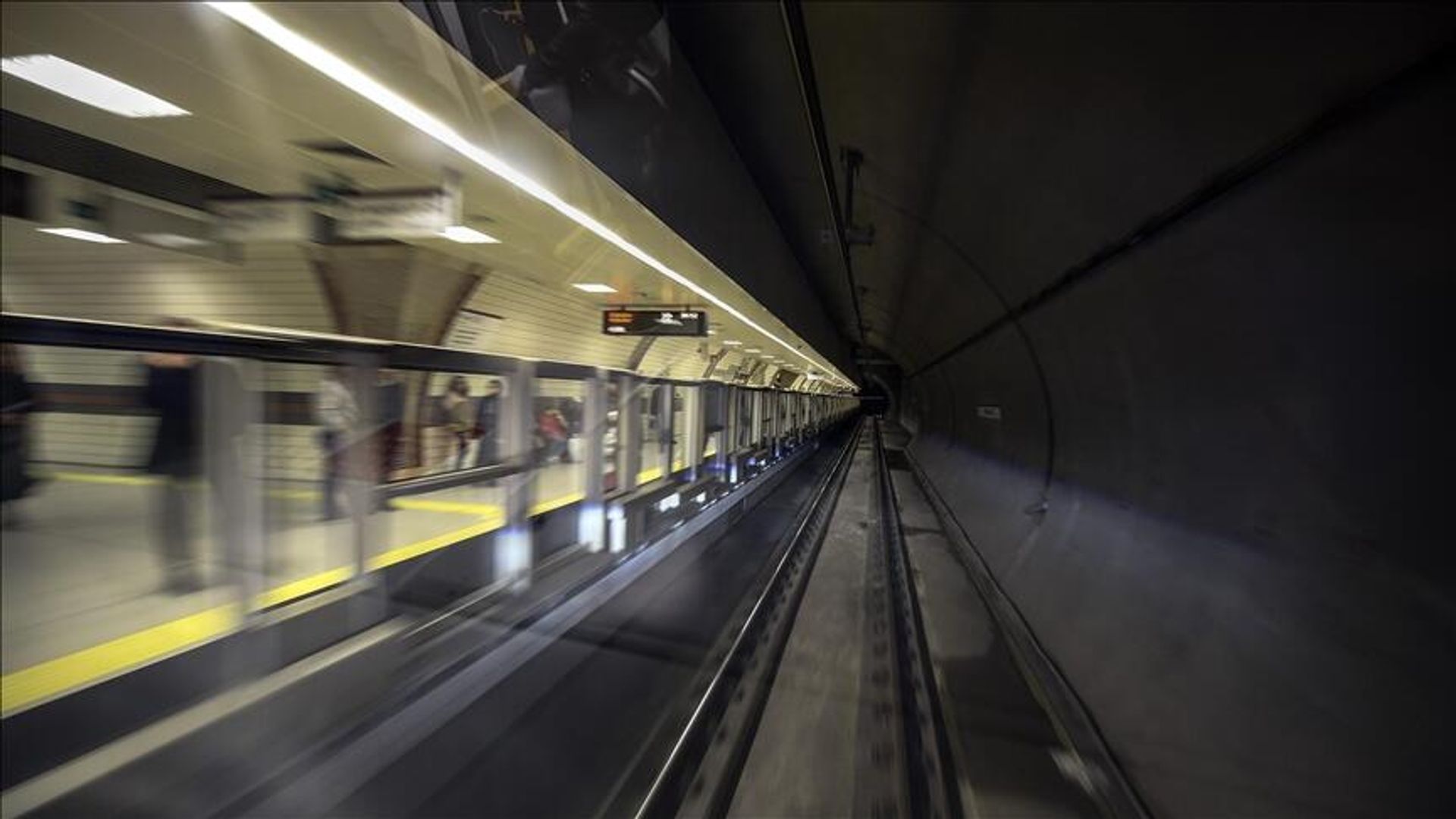 Metro İstanbul duyurdu: 6 metro hattında sefer saatleri uzatıldı
