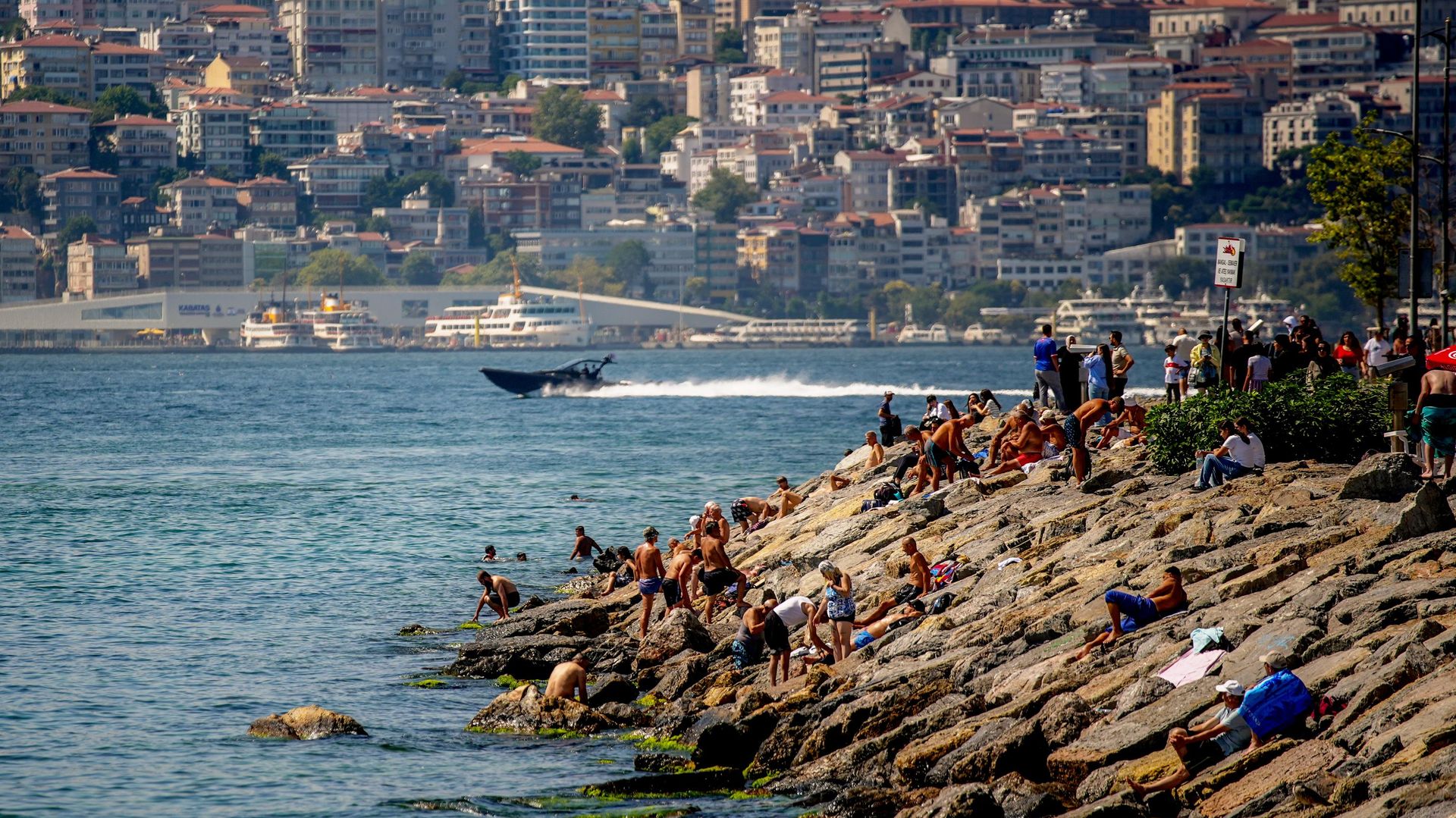 İstanbul'da iki ilçede hafta sonu denize girmek yasaklandı