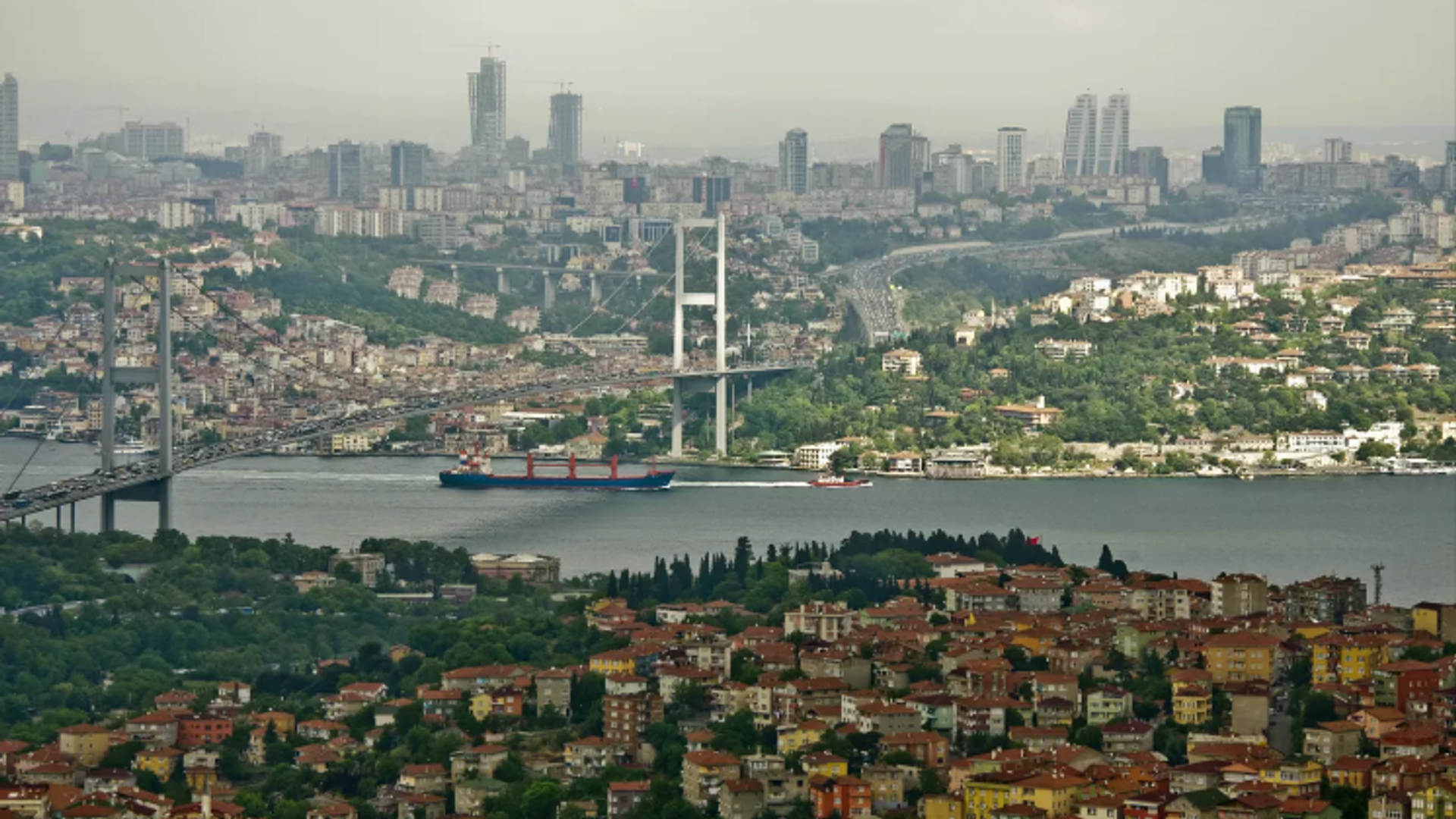 İstanbul Boğazı'nda gemi trafiği yeniden açıldı