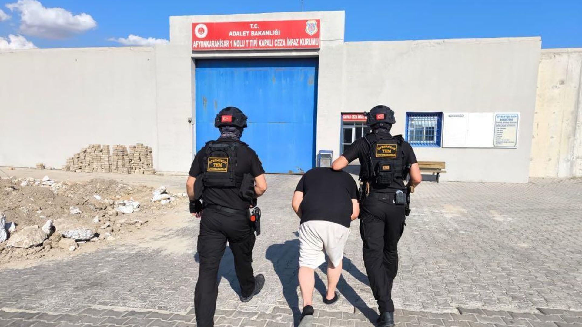Erdoğan'a suikast girişimi: Firari FETÖ üyesine yardım eden şüpheli tutuklandı