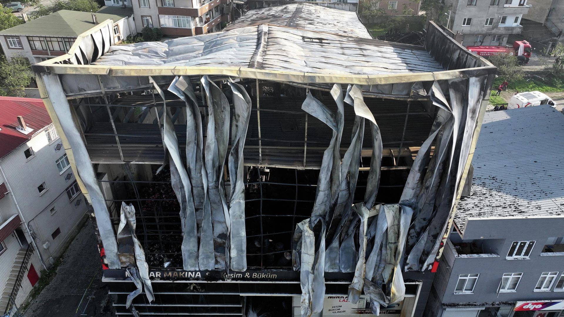Kocaeli'deki kozmetik fabrikası yangınına ilişkin 7 sanık hakkında dava açıldı: 7 kişi hayatını kaybetmişti