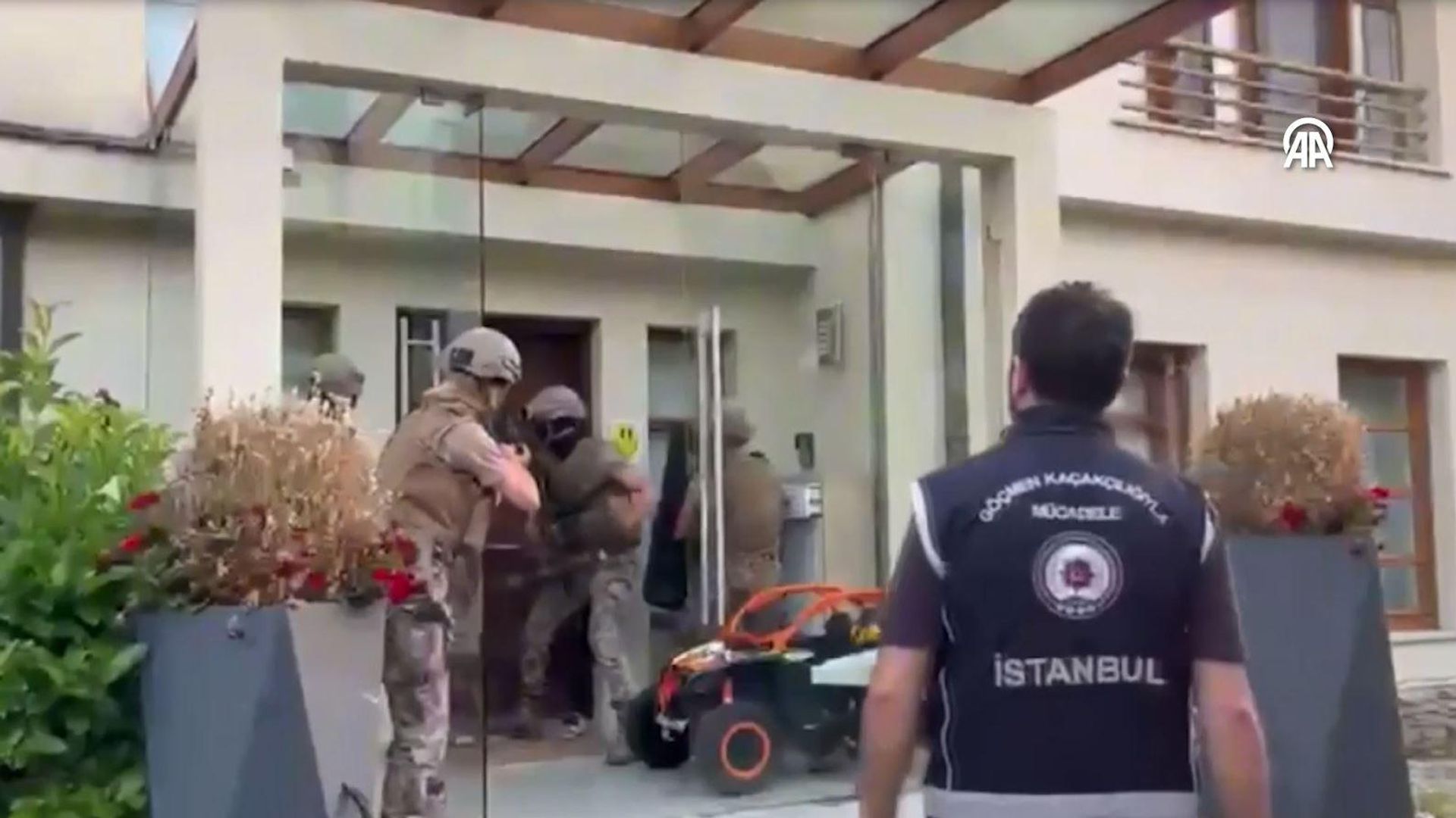 'Usulsüz vatandaşlık' operasyonu: 687 kişinin Türk vatandaşlığı iptal edilecek, 7 şirkete kayyum atandı