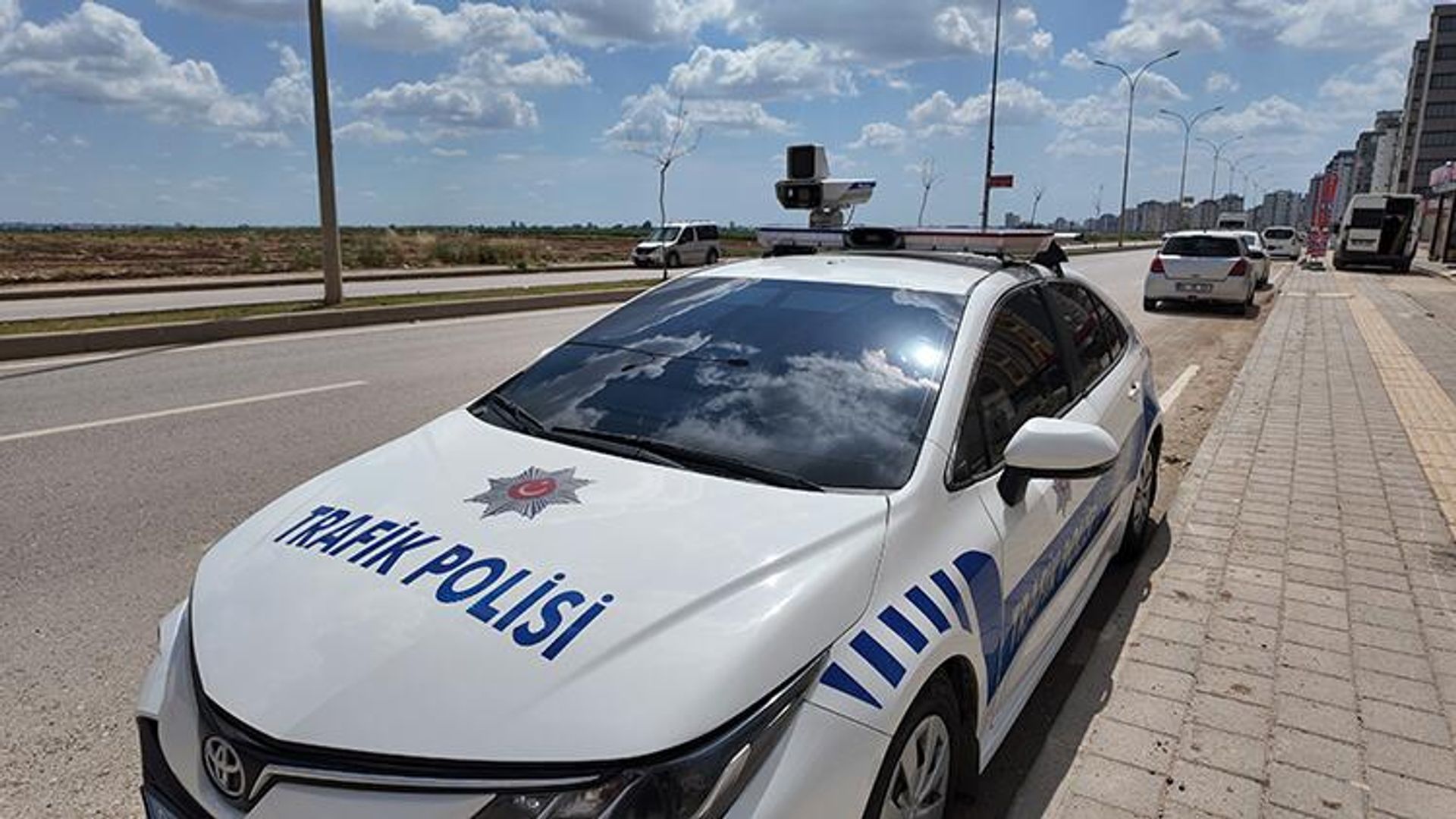 Polise bıçakla saldırmaya çalıştı: Kaçmaya çalışırken vuruldu