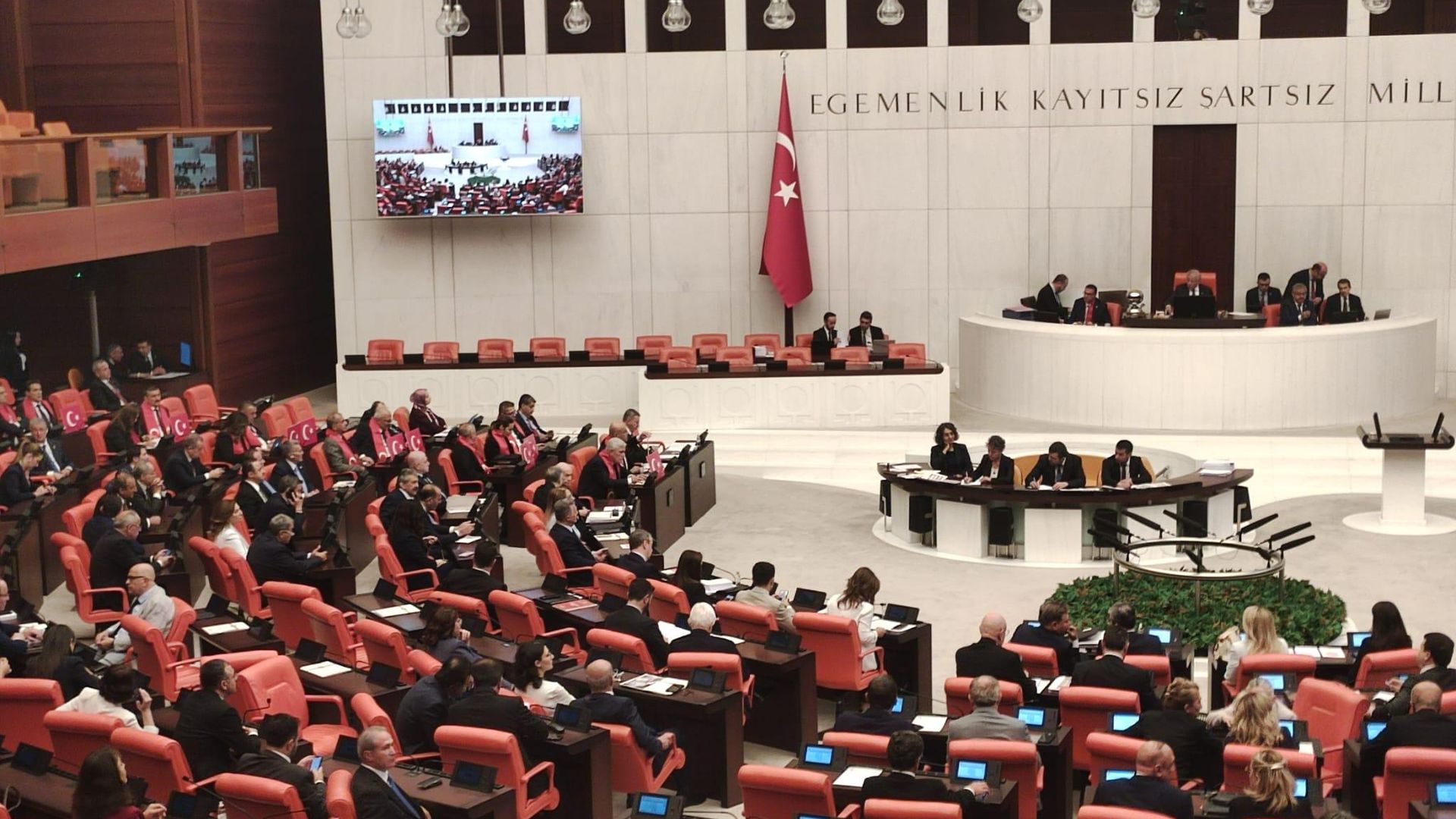 Meclis'te kabul edildi: Çerçeve Yasa'da 12 madde kabul edilerek yasalaştı