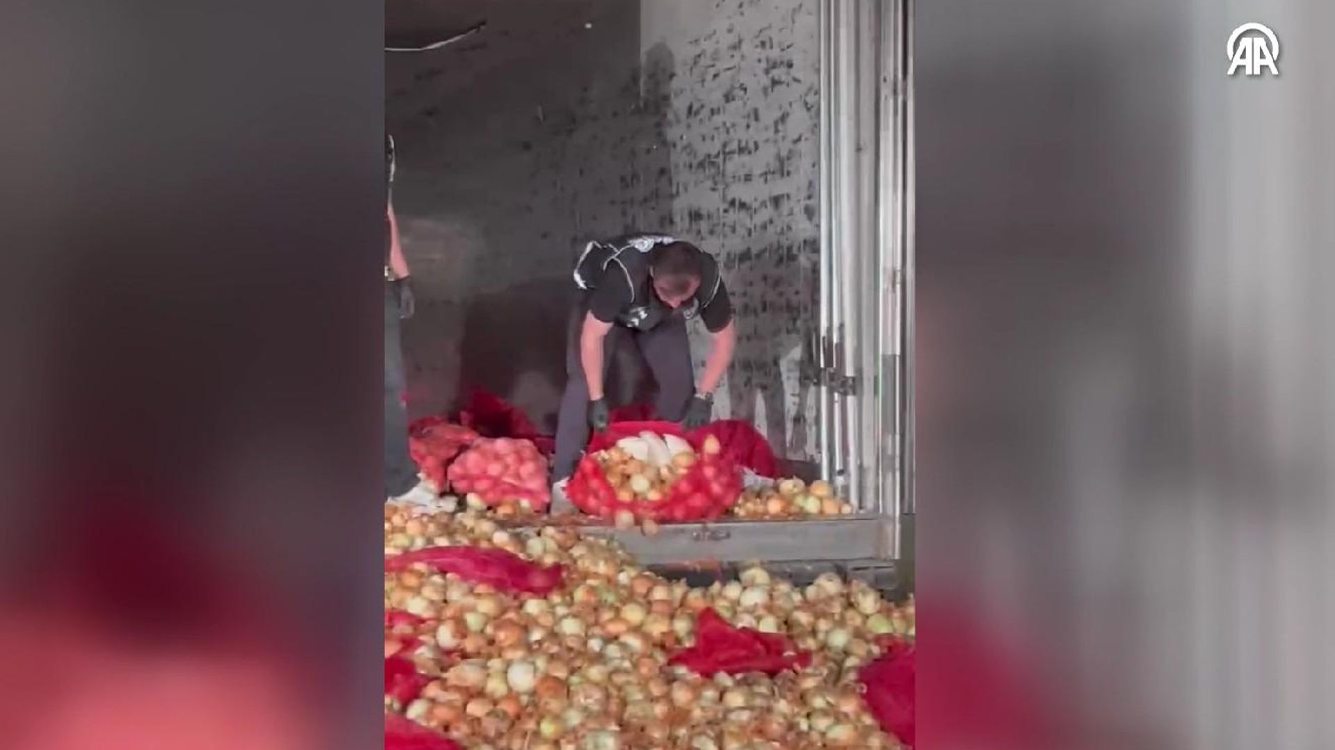 Soğan çuvallarından uyuşturucu madde çıktı: Toplam 93 kilogram