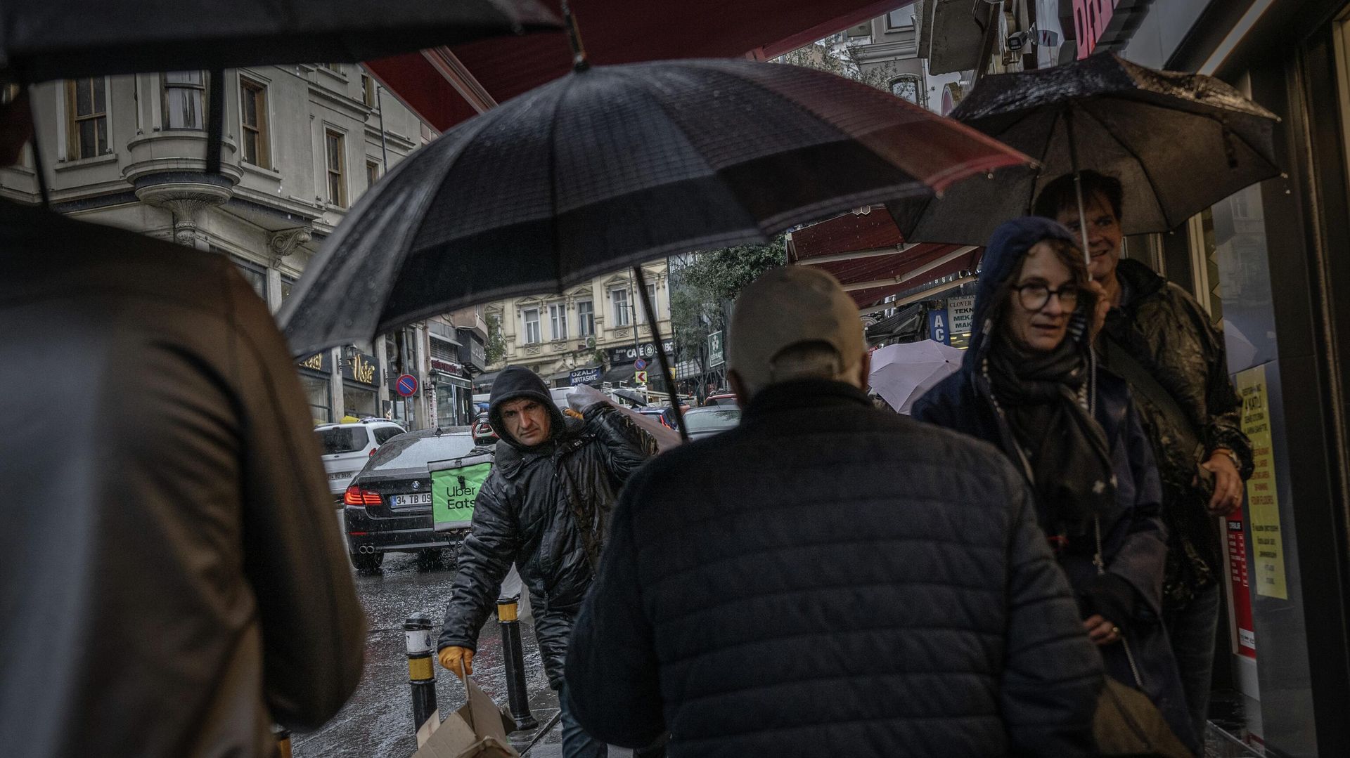 İstanbul’da hava değişiyor: AKOM yağış için tarih verdi
