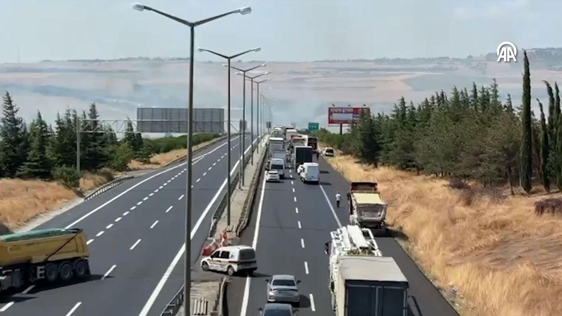 Silivri’de yangın: TEM Otoyolu kontrollü olarak trafiğe açıldı
