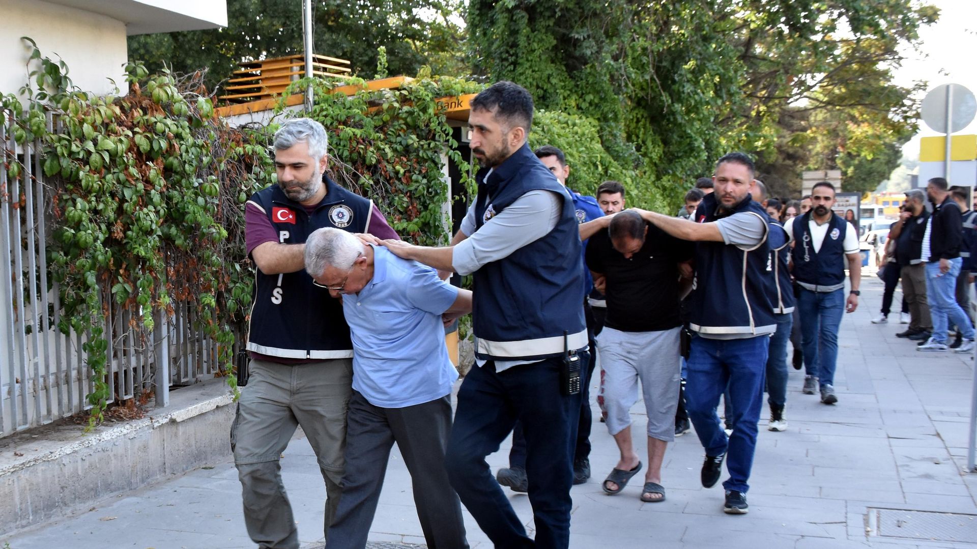 Öldürüp parçalara ayırıp 10 yıl derin dondurucuda saklamışlardı: Failleri 12 yıl sonra yakalandı