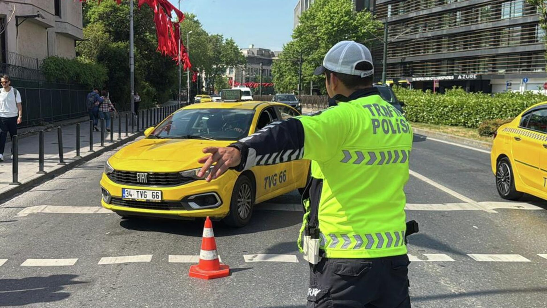 İstanbul'da yarın bazı yollar trafiğe kapatılacak: İşte alternatif güzergahlar