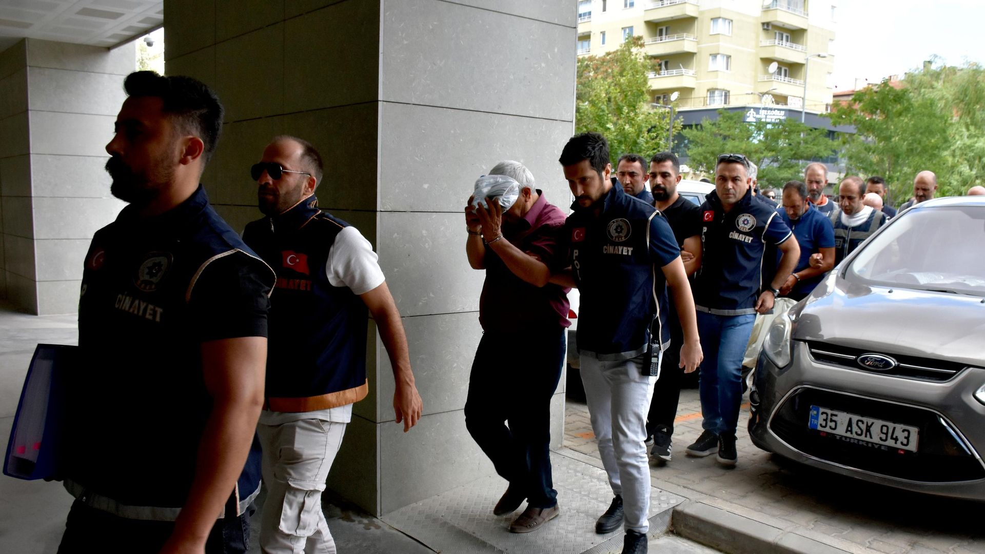 Yaklaşık 10 yıldır derin dondurucuda olduğu belirlenmişti: Parçalanmış cesetle ilgili 13 şüpheli tutuklandı
