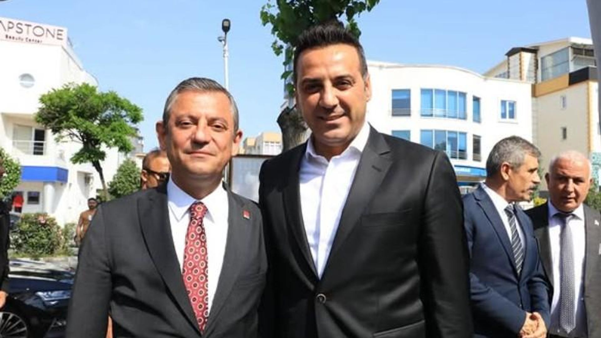 Çiğli Belediye Başkanı Yıldız'ın aracına silahlı saldırı