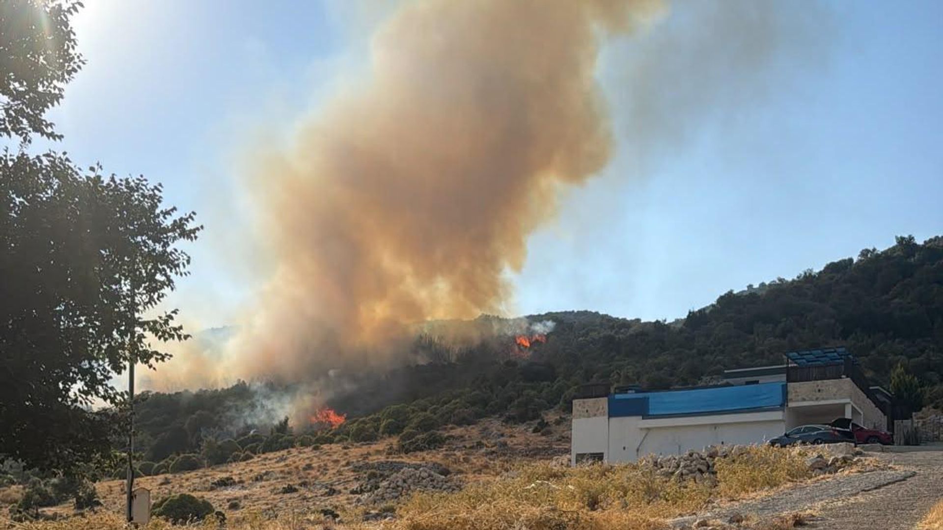 Kaş'ta makilik alanda yangın çıktı: Ekipler müdahale etti
