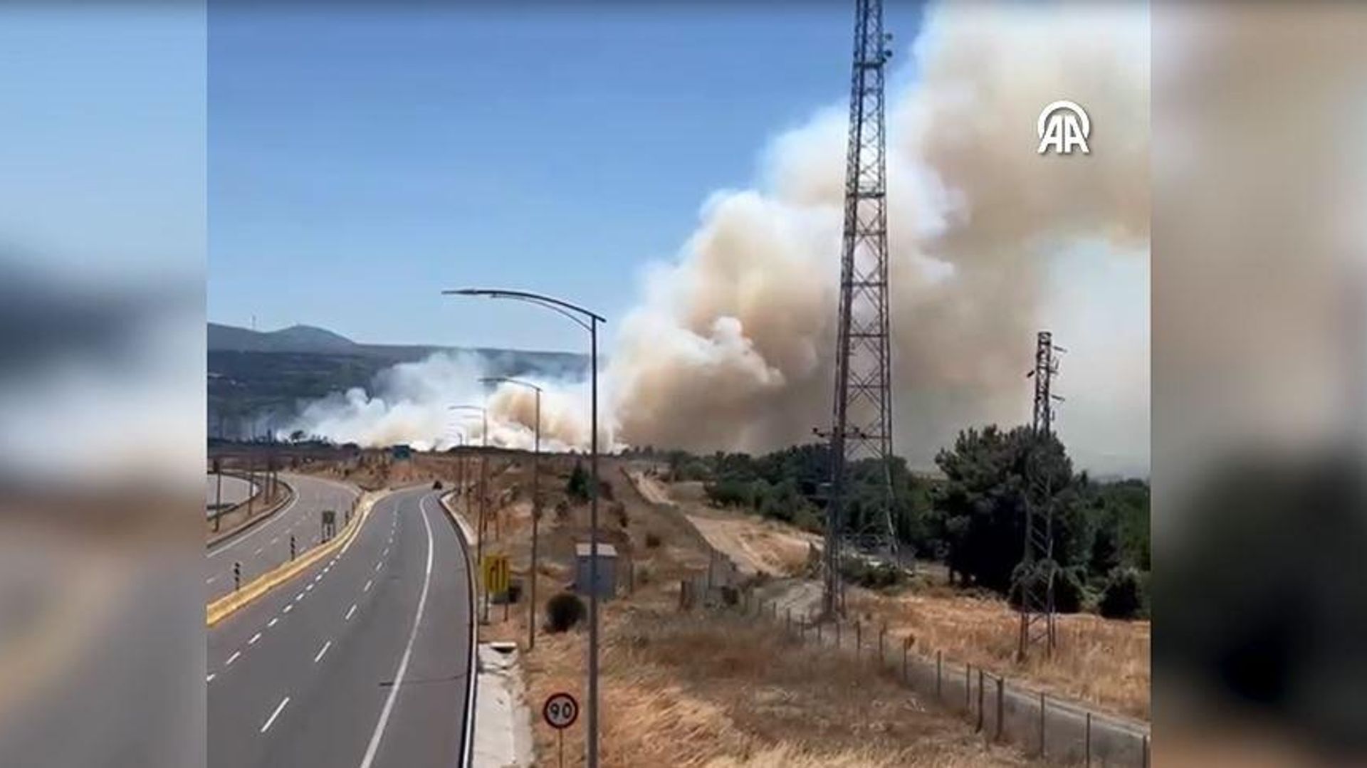 Çanakkale’de zirai alanda yangın: Havadan ve karadan müdahale ediliyor