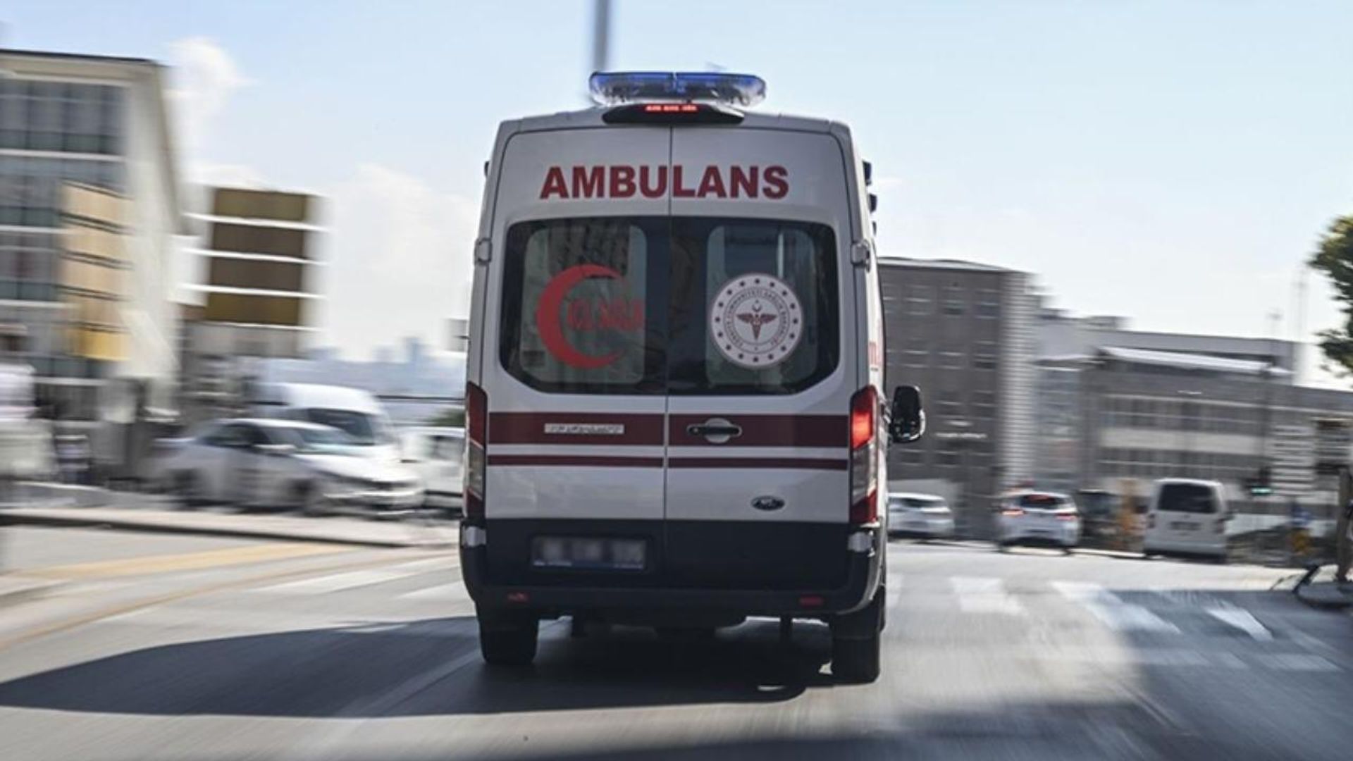 Küçükçekmece'de deodorant kutusu patladı: 3 yaralı
