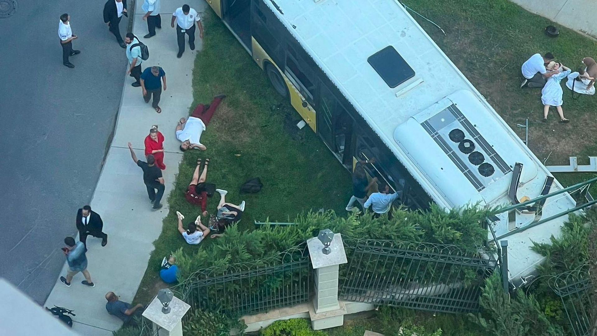 Zeytinburnu'nda İETT otobüsü kazası: Yaralılar var