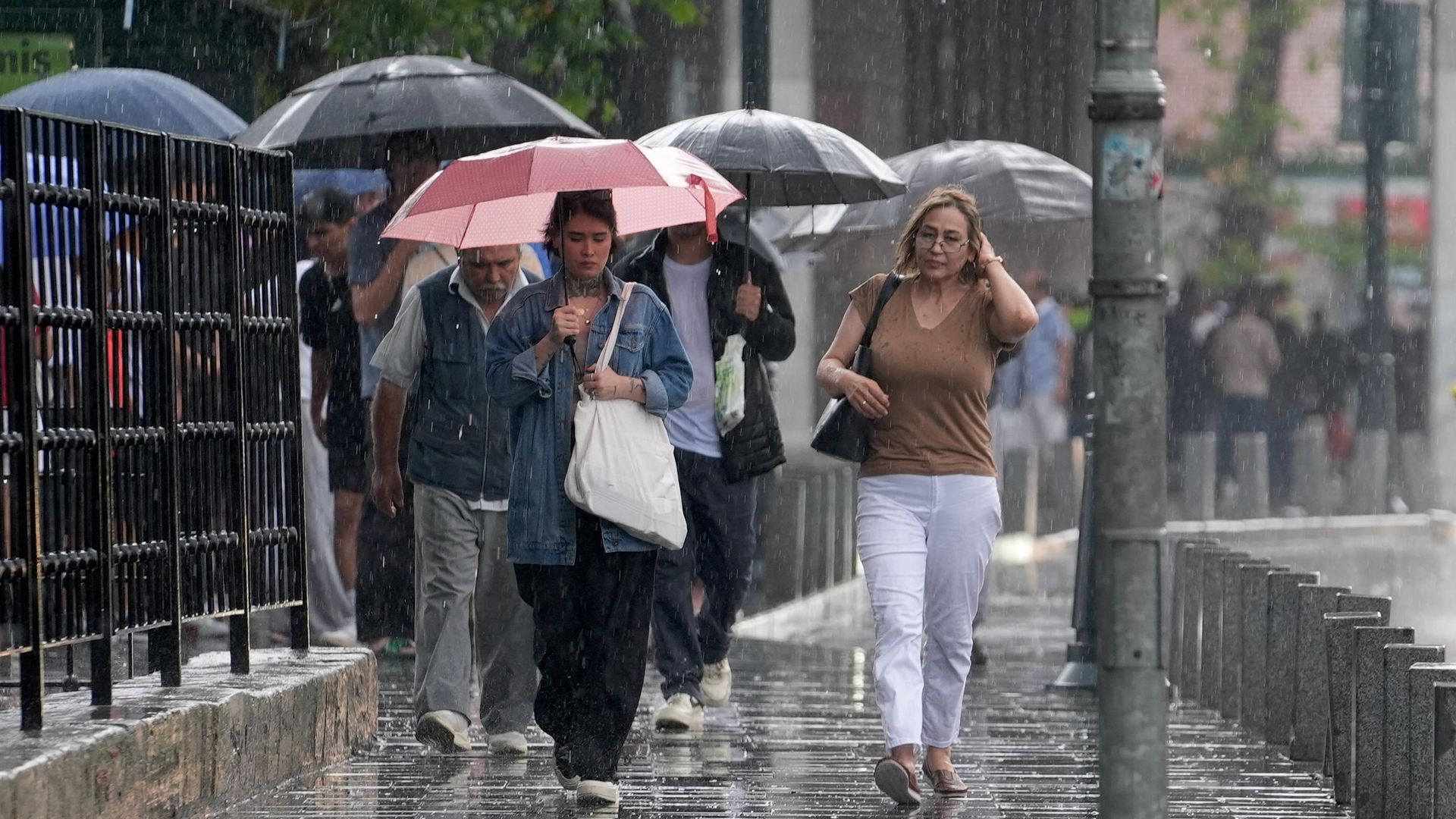 Meteoroloji’den 26 il için sarı ve turuncu kodlu uyarı: Sel ve su baskınlarına dikkat