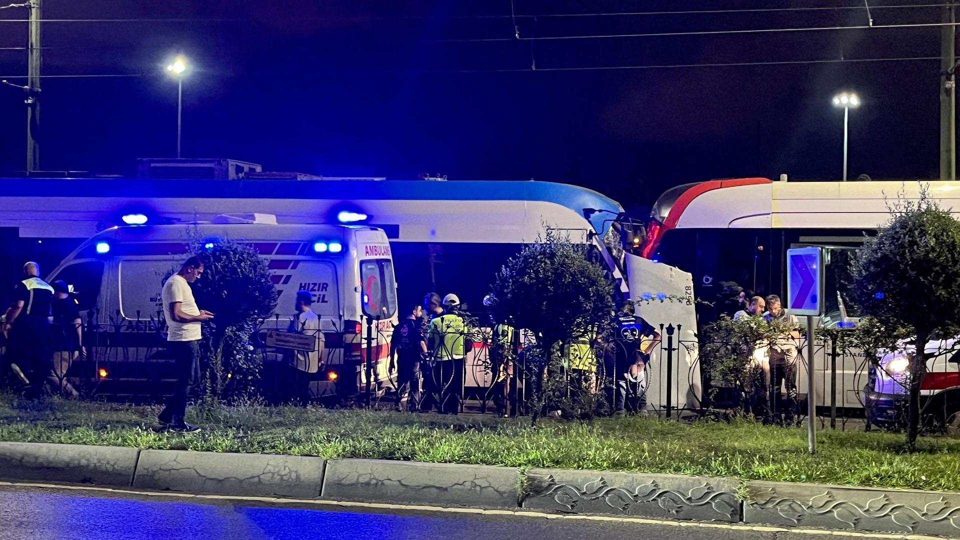 Zeytinburnu'nda T1 Kabataş-Bağcılar Tramvay Hattı'nda iki tramvay çarpıştı
