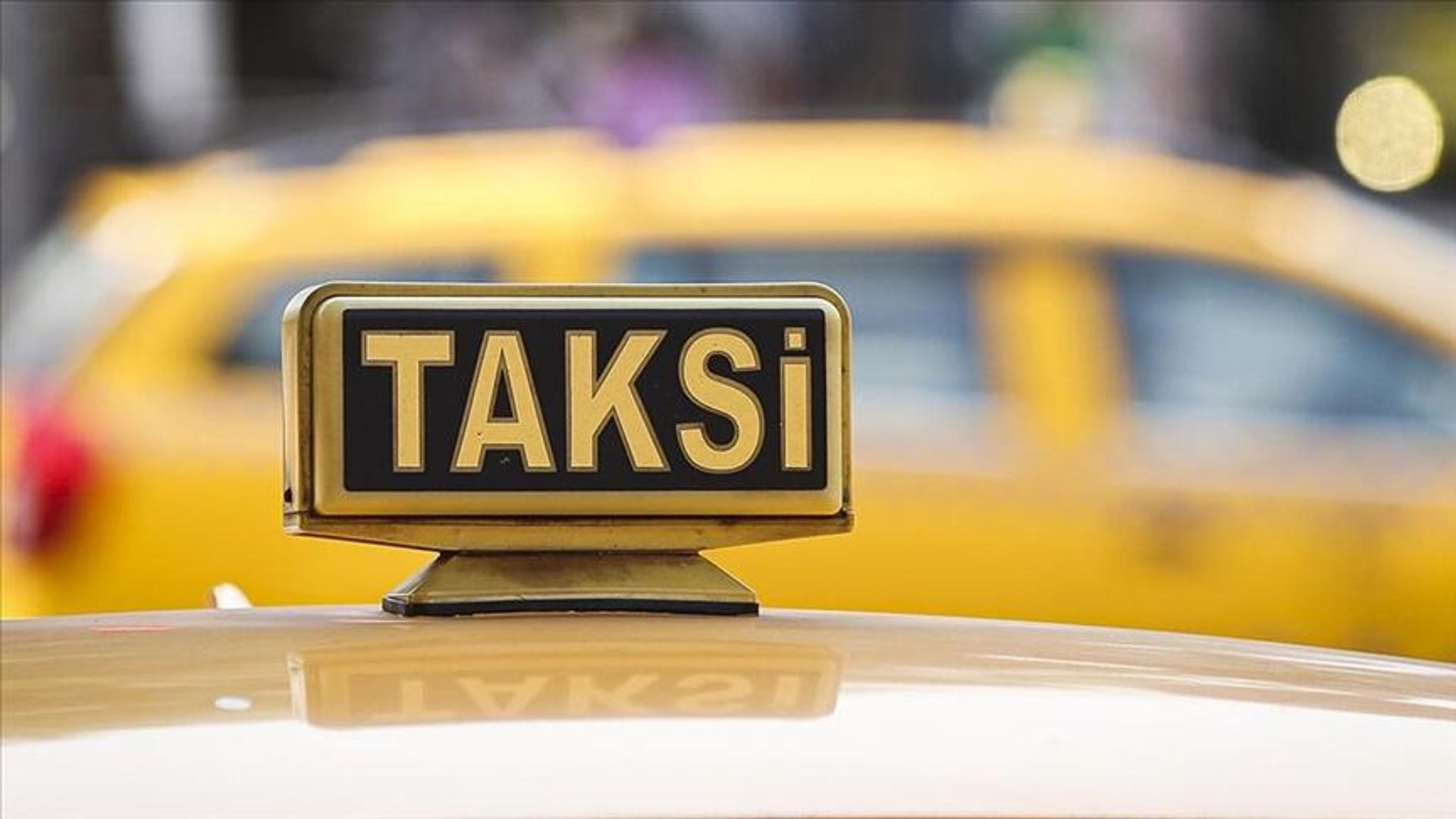 Kısa mesafe kavgası: Aynı aileden 3 kişiyi darp eden taksici ve arkadaşı gözaltına alındı