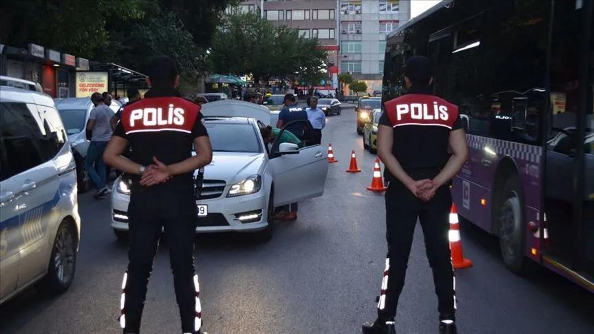 'Polis çevirme uygulaması var' diye haber veren kişiler yakalandı: 36 gözaltı