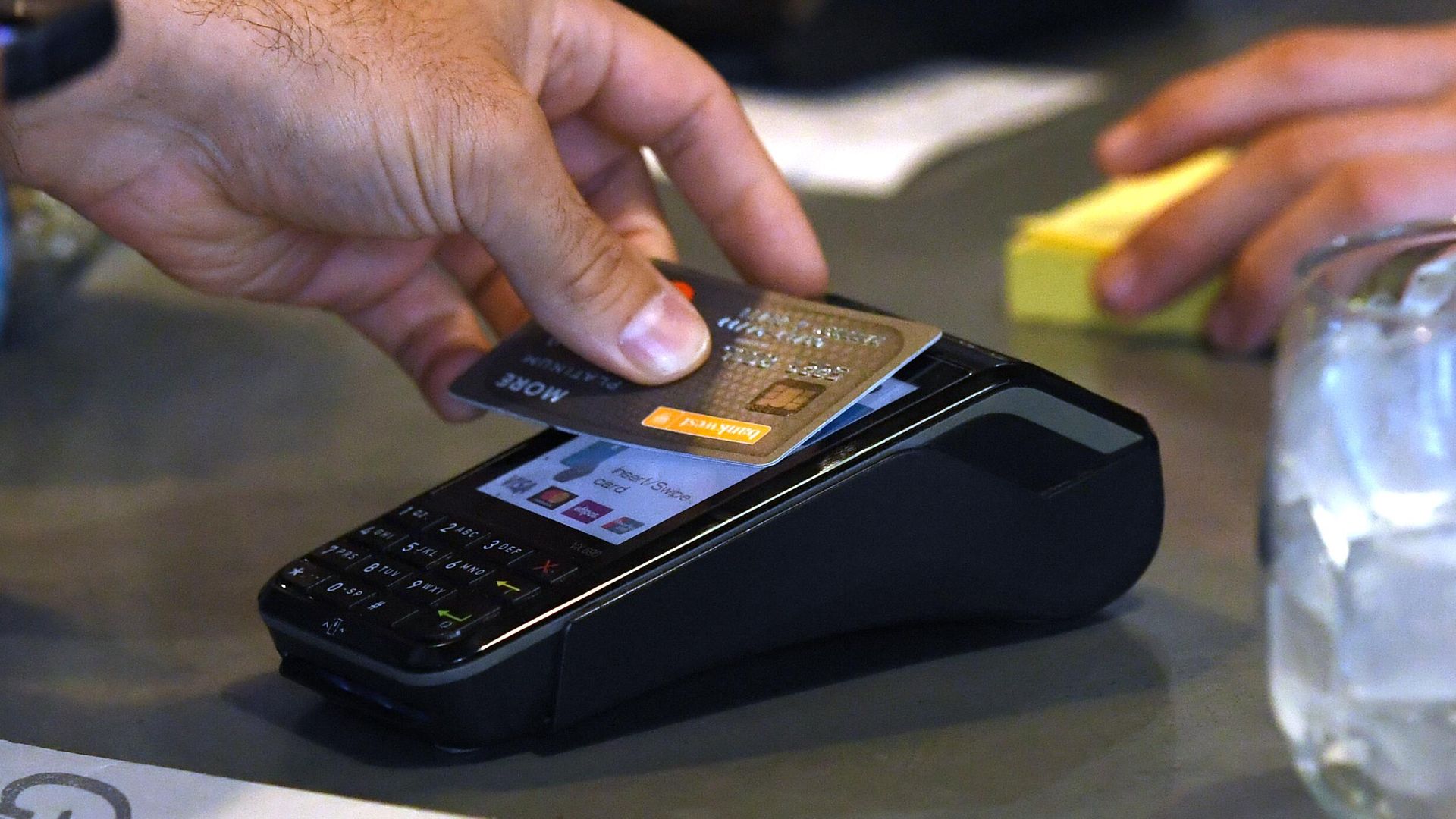 Kredi kartıyla nakit çekenler dikkat: Bankalardan 'kısıtlama' uyarısı geldi, hangi durumlarda kart kapatılabilir?