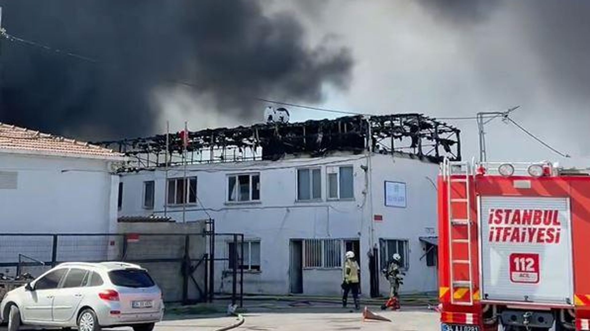 Tuzla’da fabrikada yangın: Çok sayıda ekip müdahale ediyor