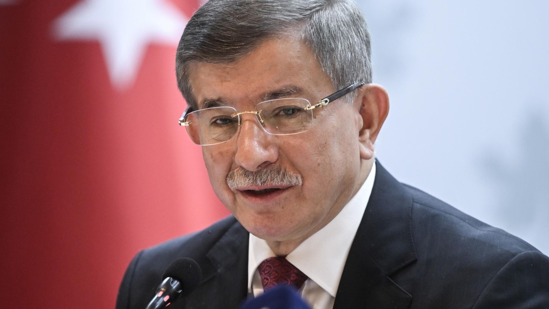 Ahmet Davutoğlu hakkında soruşturma başlatıldı