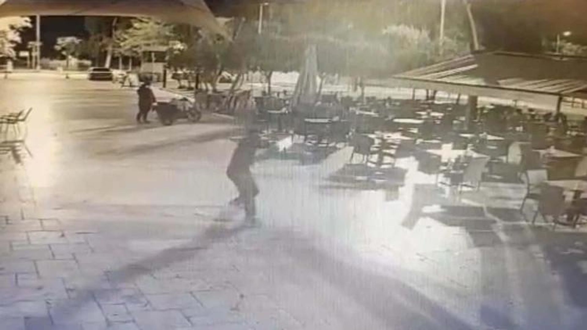 İzmir'de Çiğli Belediyesine ait kafeteryaya silahla ateş açıldı