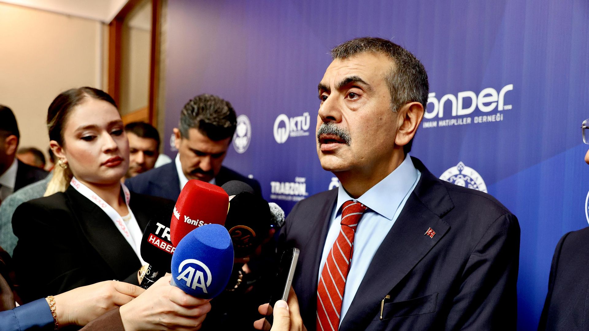 Bakan Tekin, öğretmenlere yönelik kıyafet düzenlemesiyle ilgili son noktayı koydu: Bu konuda kararlıyız