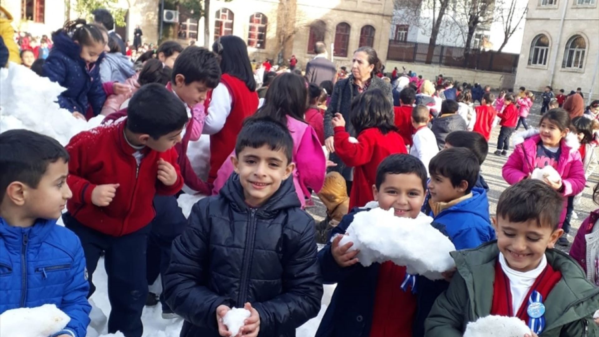 Okullarda uyum haftası başladı: İlk zilde yeni dönem