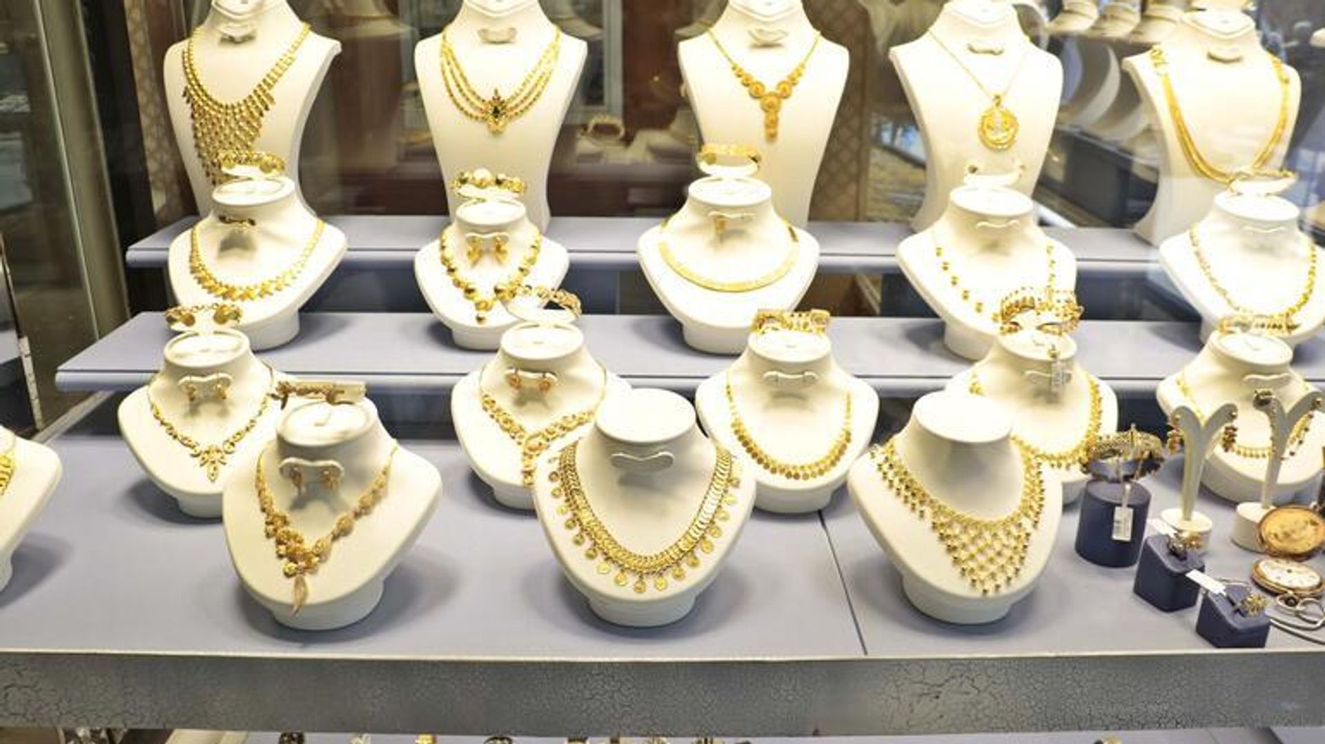 Çalıştığı kuyumcuyu 'gram gram' soydu: 40 bin lira maaşla 1 villa 2 daire alınca yakayı ele verdi
