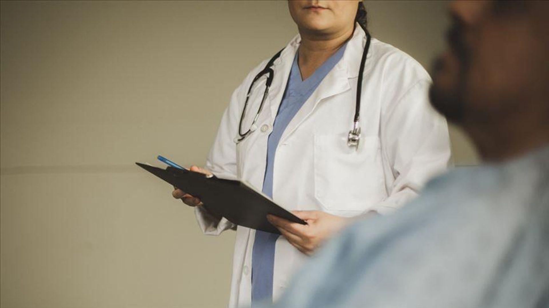 İstanbul'da bıçaklı saldırıya uğrayan doktor ağır yaralandı