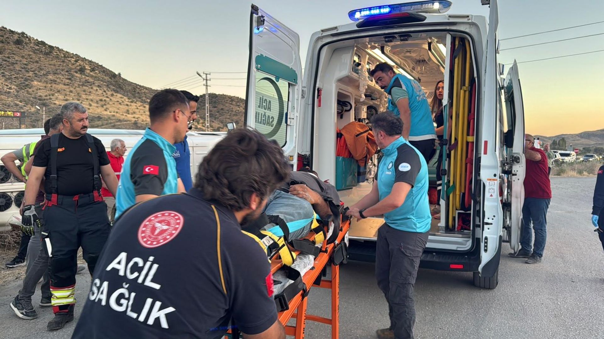 Kırıkkale'de işçi servisi devrildi: 14 yaralı