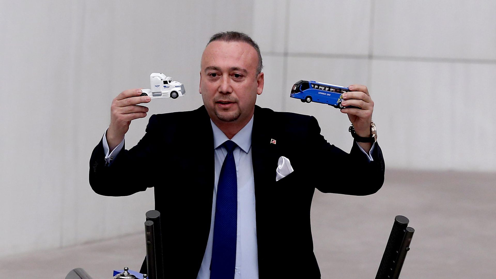 Özkan Yalım'ın şirketlerine ait araçlar alıcı bulamadı