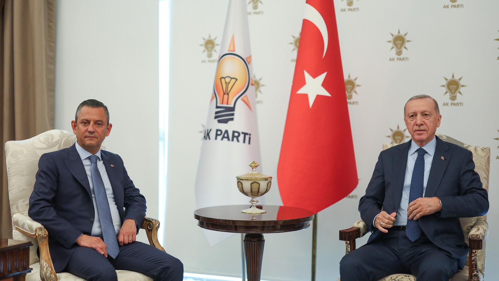 Yeni Parti Lideri Özgür Özel, Cumhurbaşkanı Erdoğan'a 800 bin lira tazminat ödeyecek