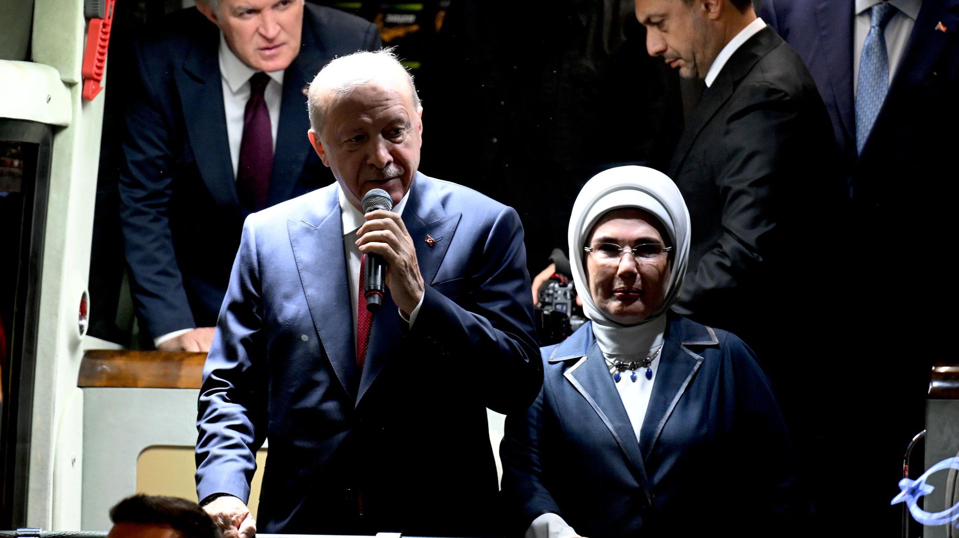 Cumhurbaşkanı Erdoğan memleketi Rize'nin Güneysu ilçesinde kalabalığa hitap etti: 'Birliğiniz beraberliğiniz daim olsun'