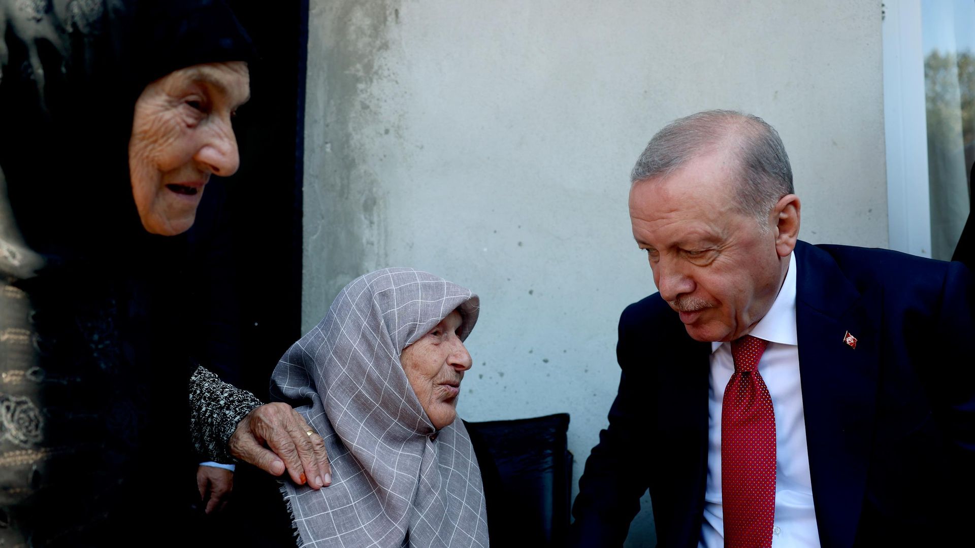 Cumhurbaşkanı Erdoğan, Rize'de komşularını ziyaret etti