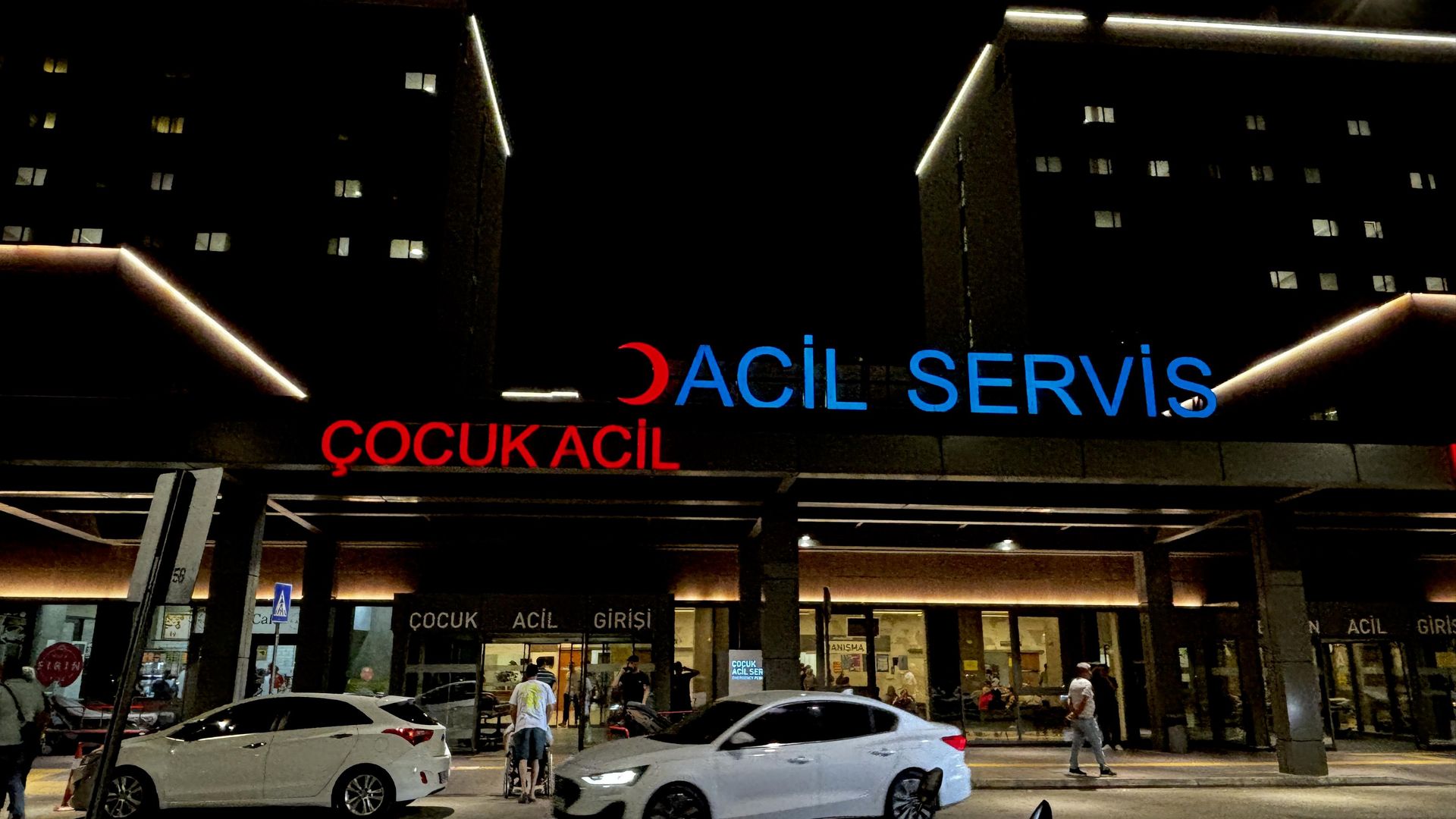 Adana'da 6 yaşındaki çocuk evde tabancayla vurulmuş halde bulundu