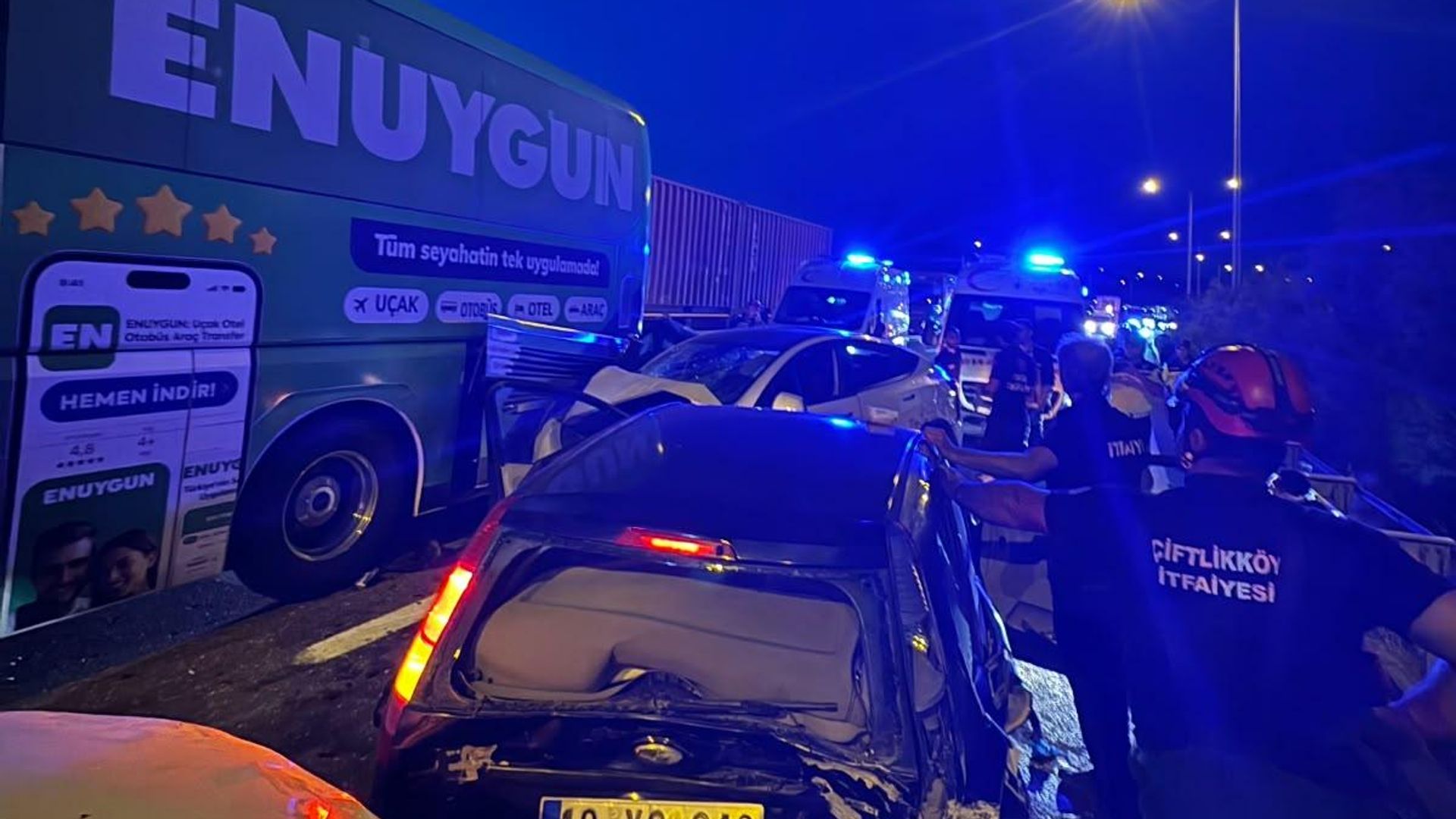 İstanbul-İzmir Otoyolu'nda zincirleme kaza: 11 kişi yaralandı