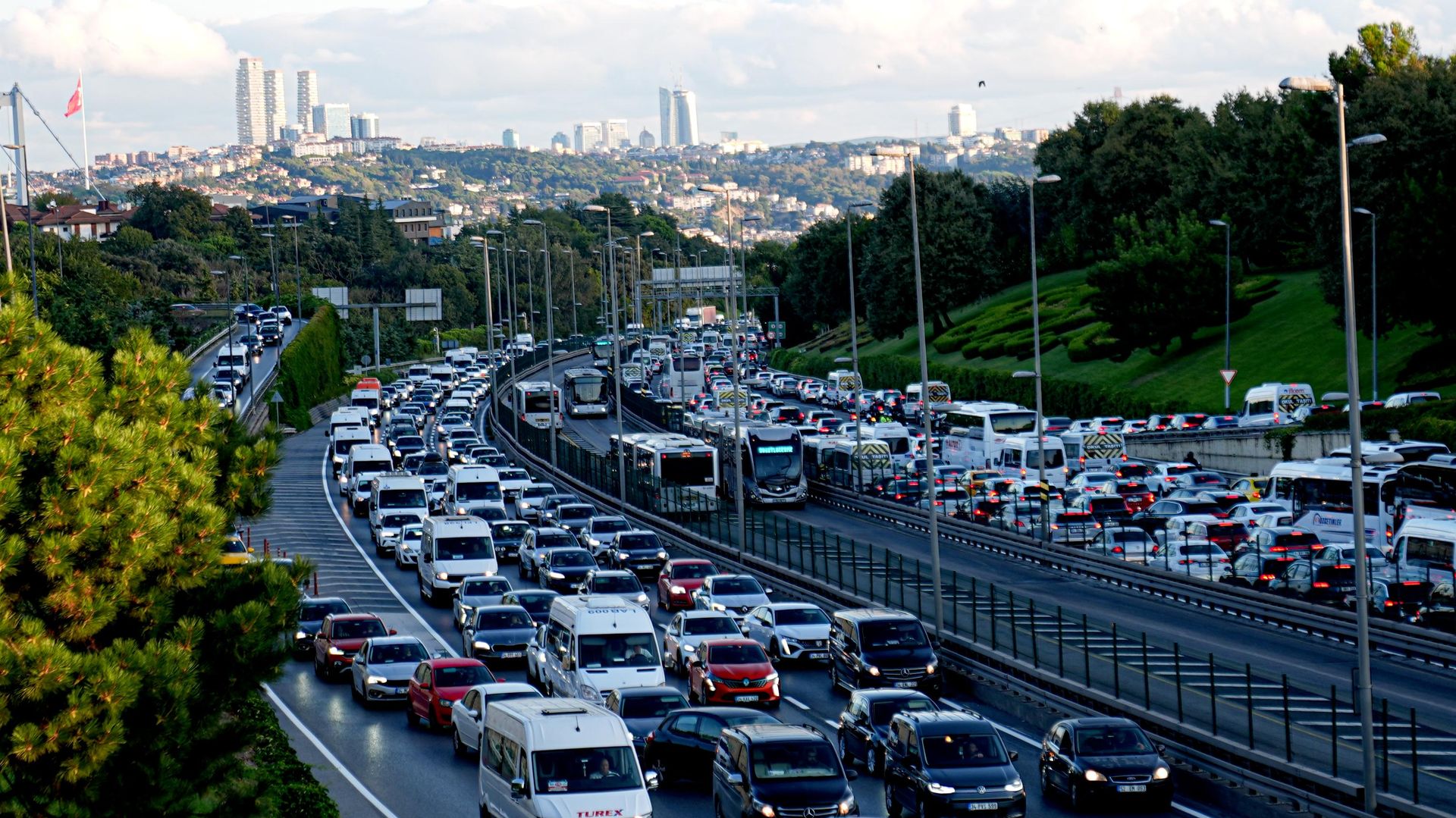 İstanbul'da trafik çilesi: Yoğunluk yüzde 83'e ulaştı