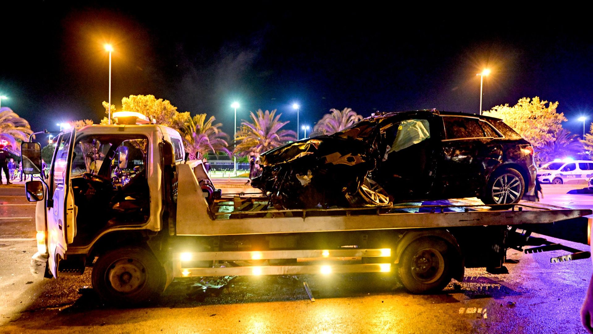 İstanbul'da feci kaza: 2 araç çarpıştı, ortalık savaş alanına döndü