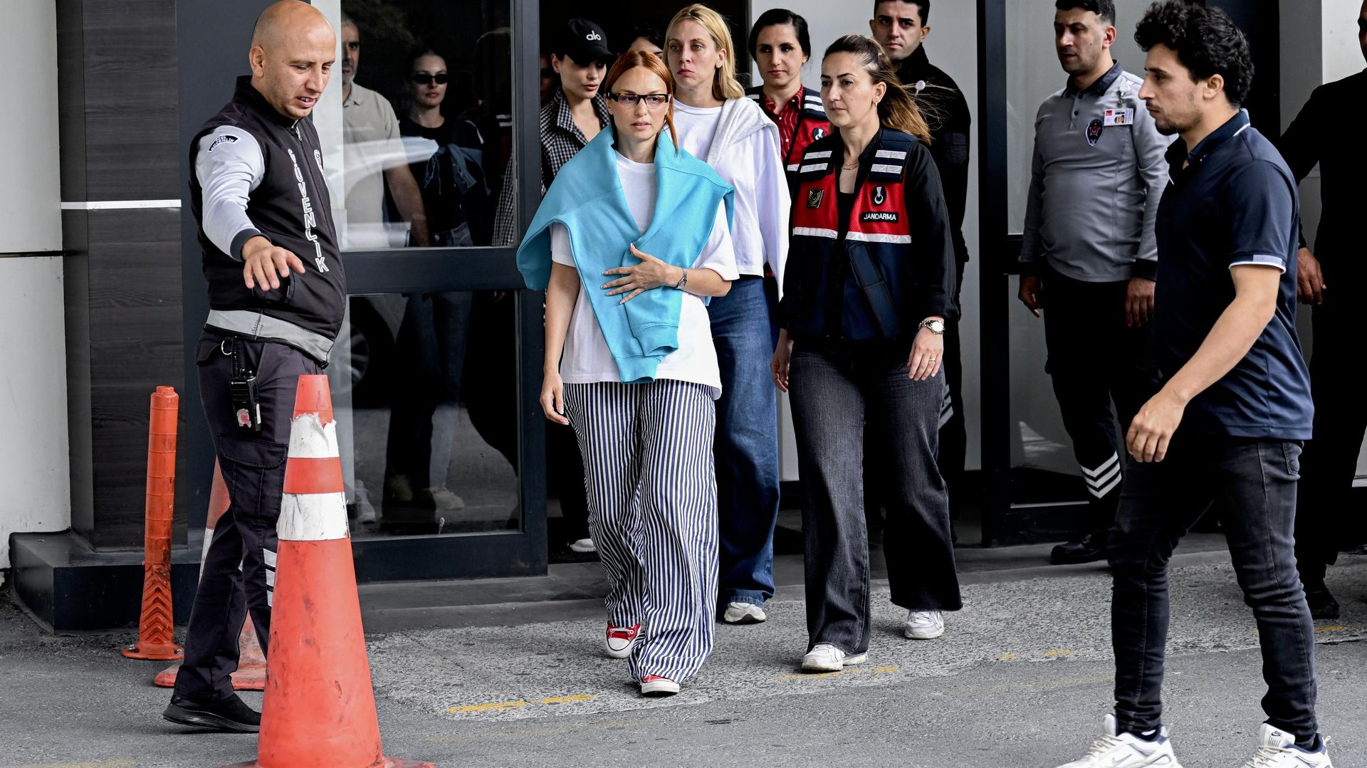Ünlülere yönelik uyuşturucu operasyonda yeni gelişme: 2 kişi tutuklandı