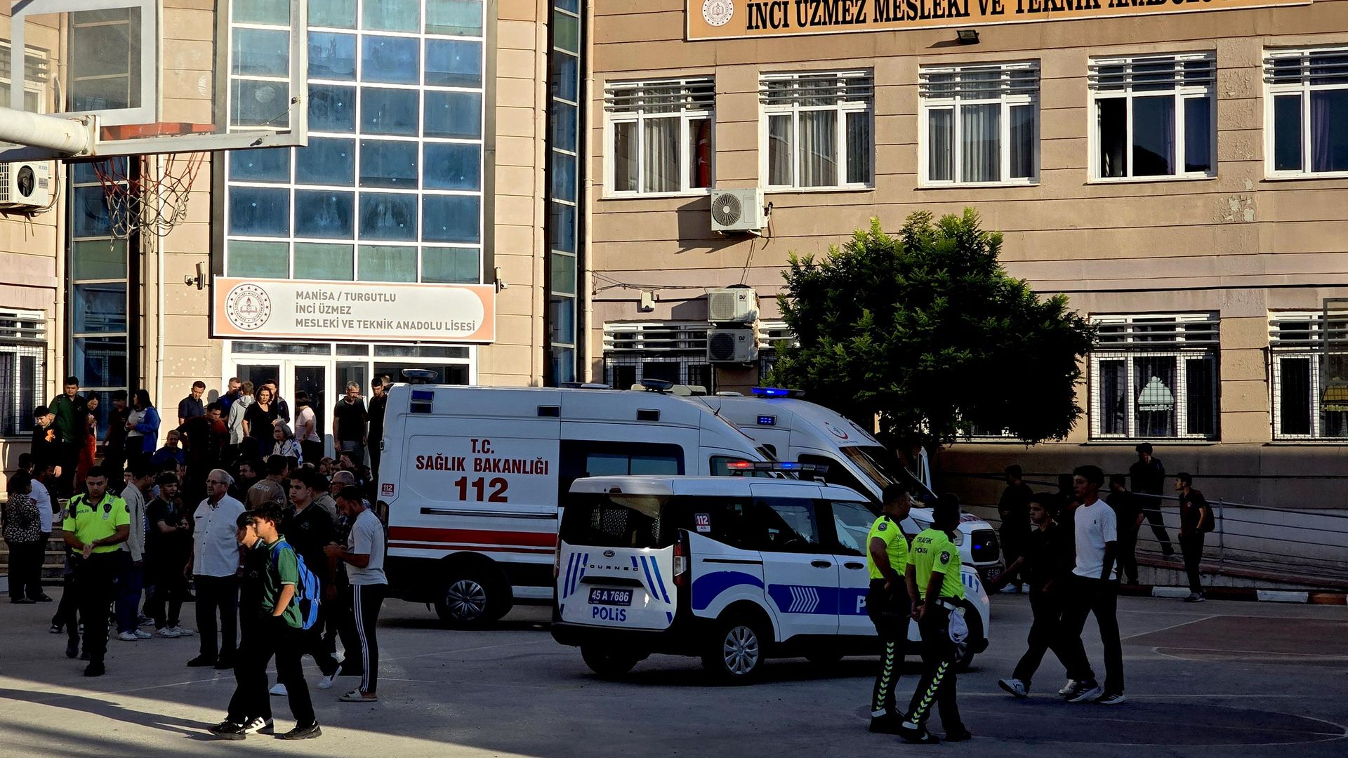 Manisa'da okula silahlı saldırı ile ilgili Valilik'ten açıklama: 8 kişi etkilendi, saldırgan gözaltında