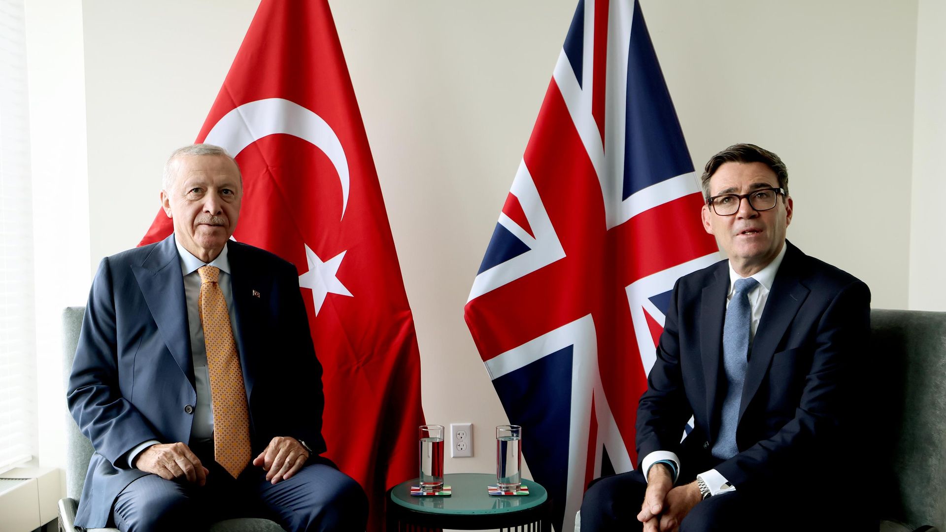 Cumhurbaşkanı Erdoğan'dan diplomatik temaslar