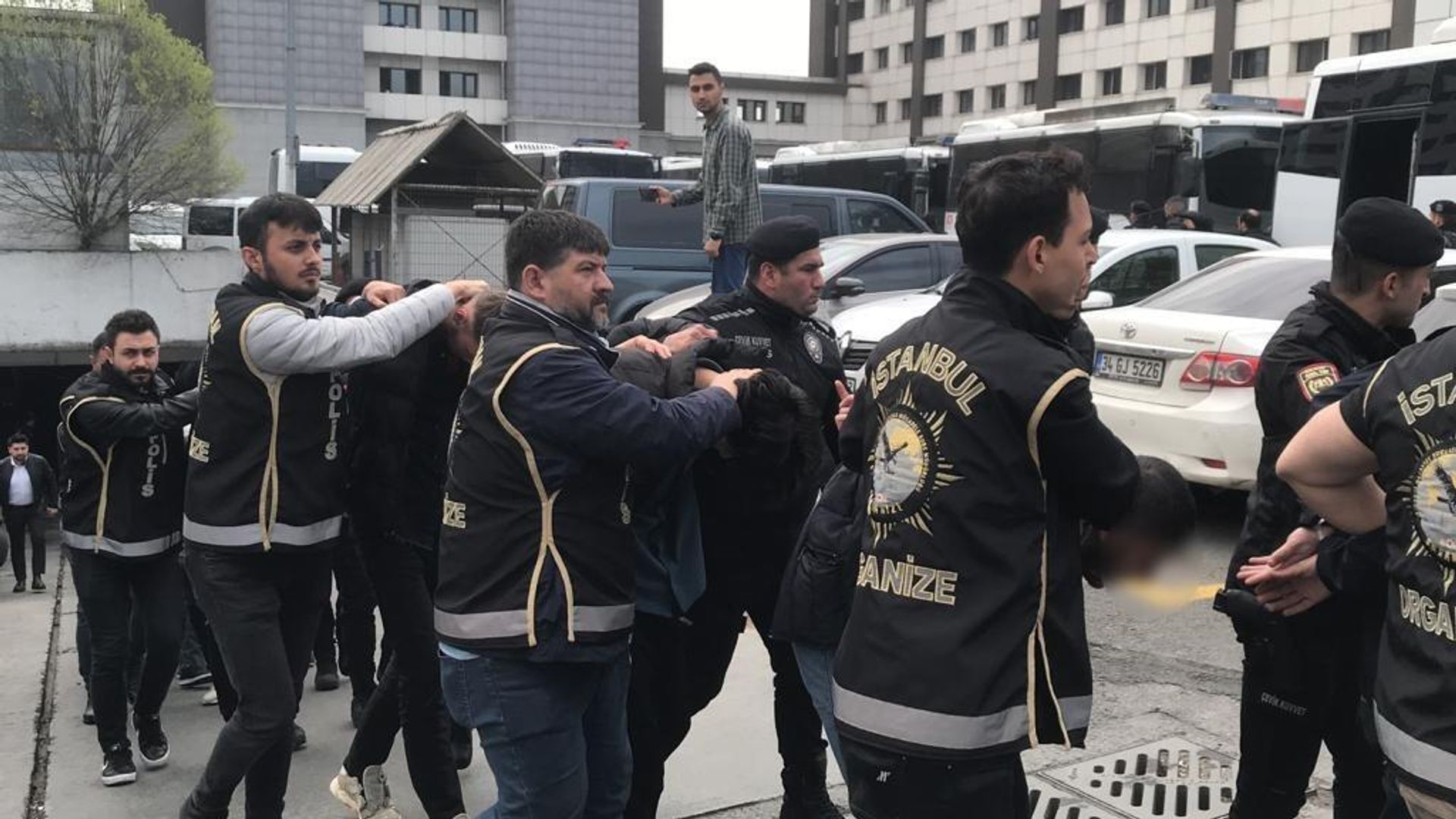İçişleri Bakanlığı'ndan 8 ülkede operasyon: Kırmızı Bülten ve ulusal seviyede aranan 76 kişi Türkiye’ye getirildi
