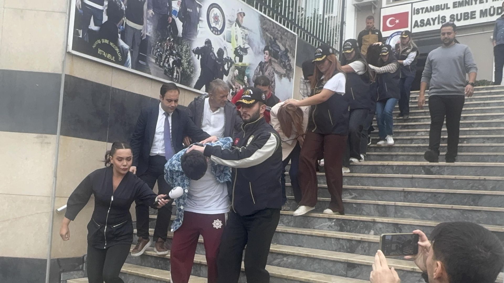 'Güzelleşmek isterken' dolandırıldılar: 4 ilde 10 kişi yakalandı